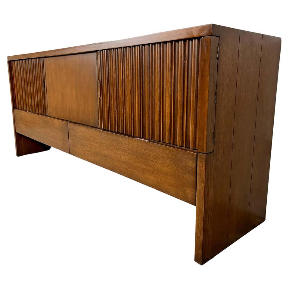 Credenza Reed Rim Pencil Reed Rattan Diamond Design Credenza at 1stDibs | rattan credenza ...