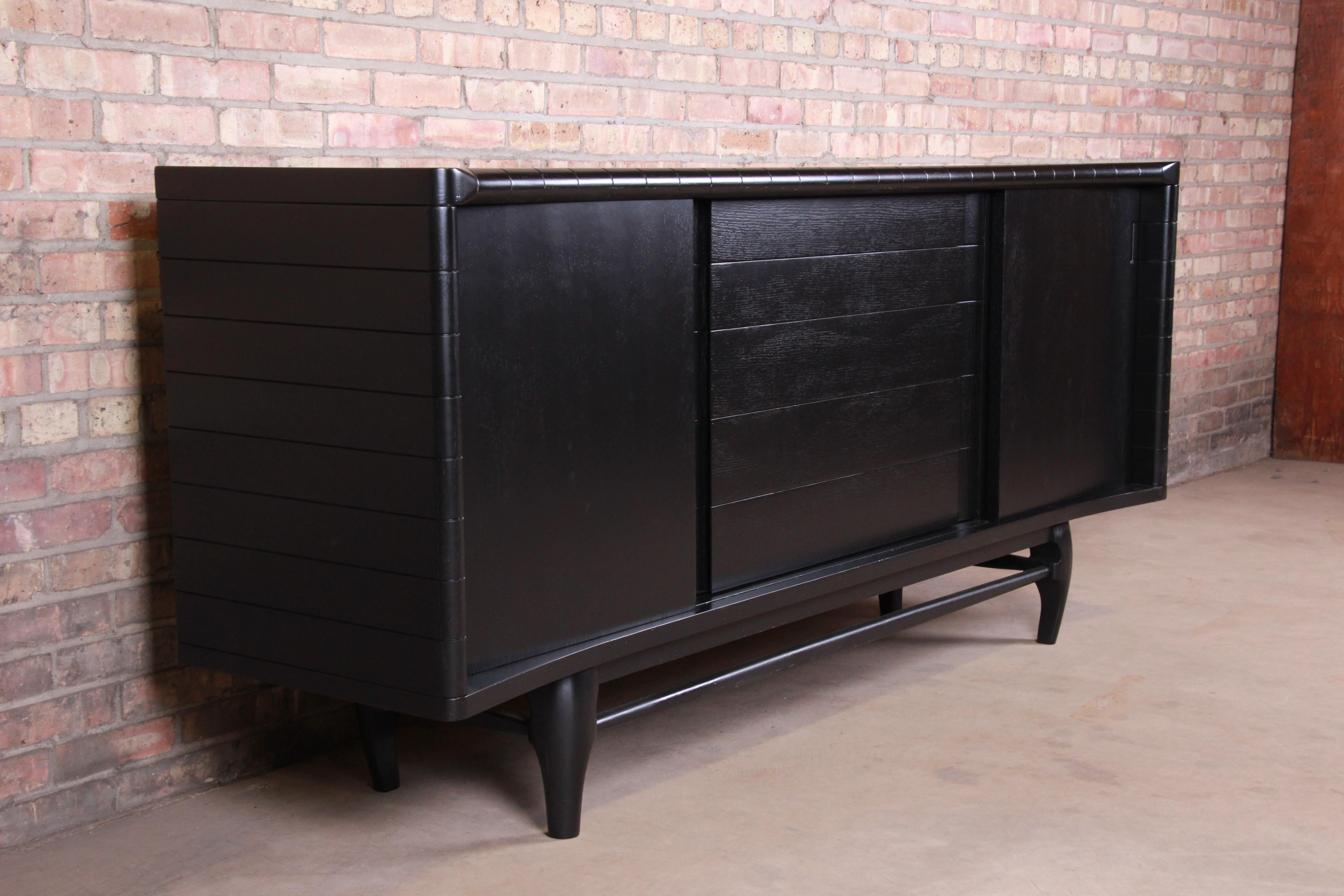 An exceptional Mid-Century Modern ebonized mahogany sideboard credenza or bar cabinet

By Harold Schwartz for Romweber

USA, 1950s

Measures: 84