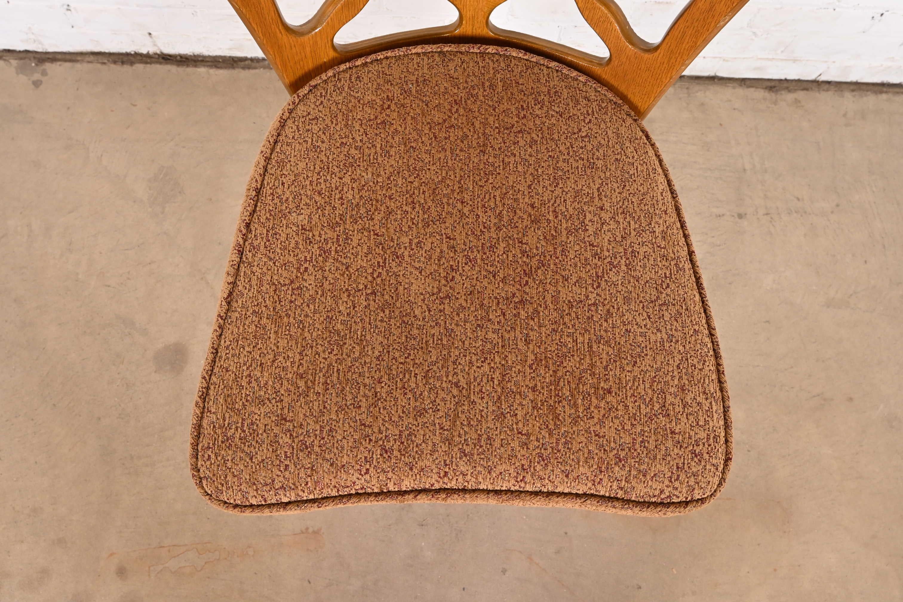 Paire de chaises d'appoint en chêne sculpté mi-siècle moderne, Harold Schwartz pour Romweber en vente 7