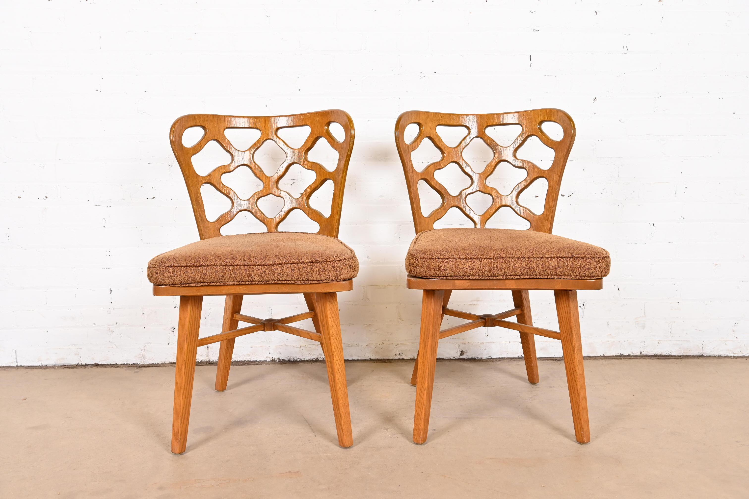 Harold Schwartz for Romweber Mid-Century Modern Sculpted Oak Side Chairs, Pair In Good Condition For Sale In South Bend, IN