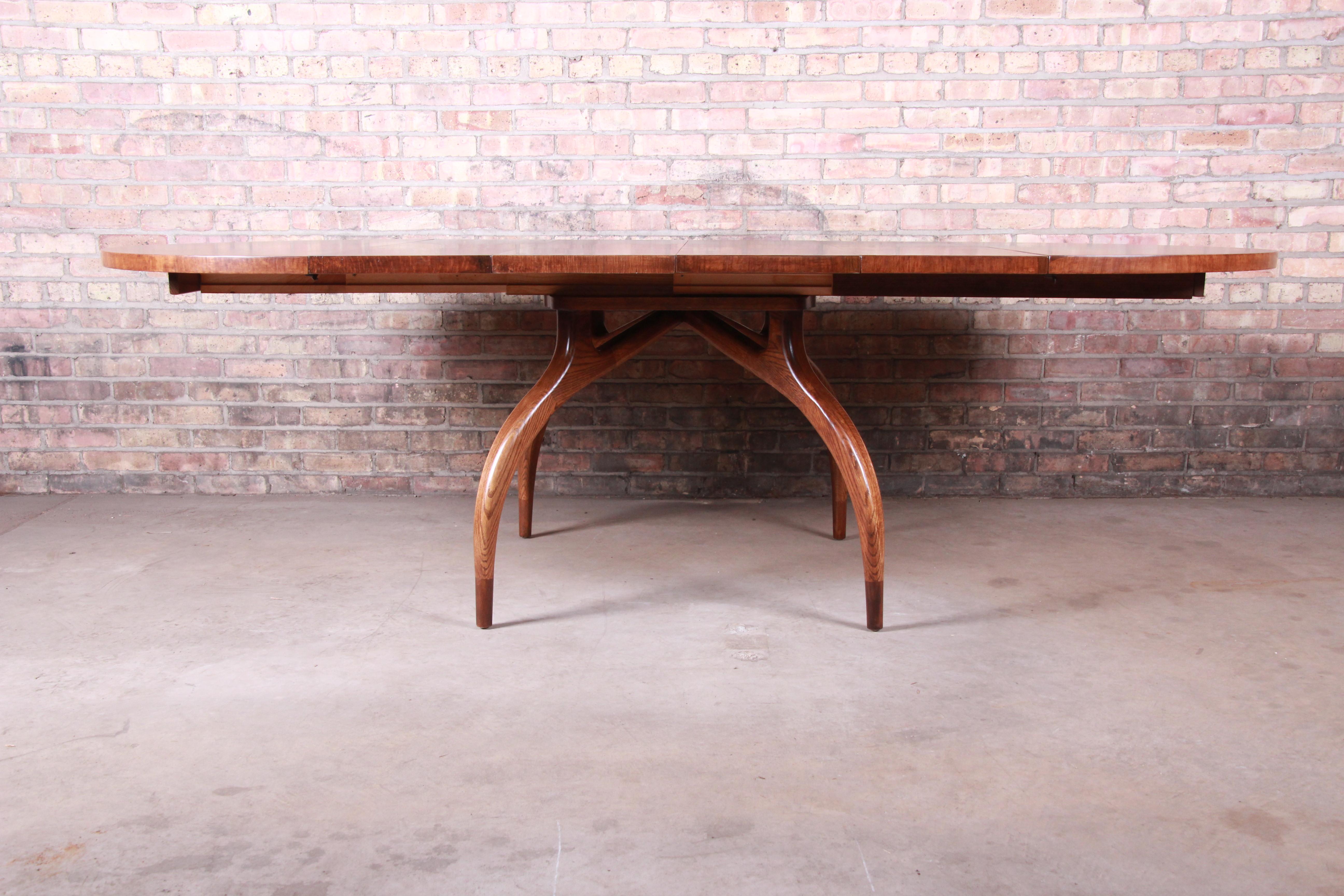A rare and exceptional Mid-Century Modern spider leg extension dining table

By Harold Schwartz for Romweber

USA, 1950s

Quartersawn oak and burled Carpathian elm wood

Measures: 45.25