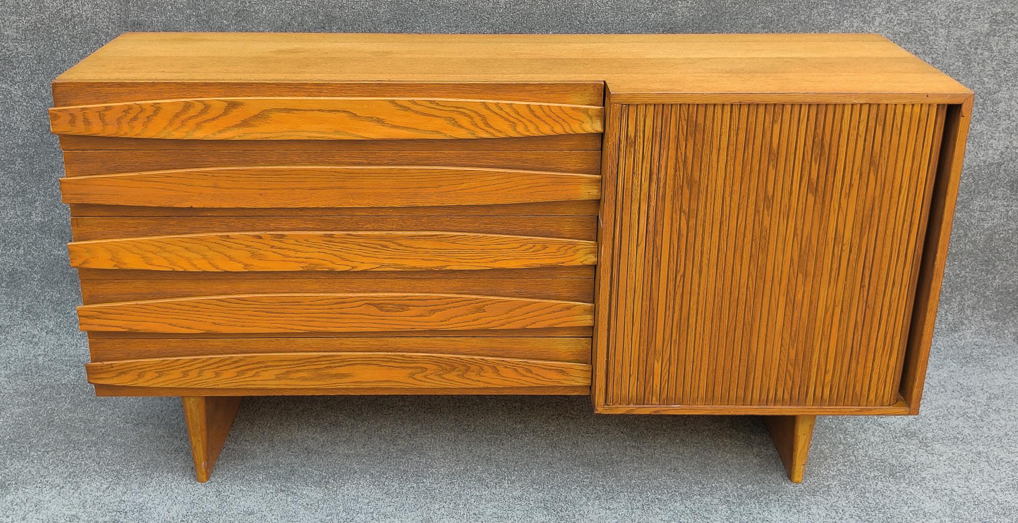 Mid-Century Modern Harold Schwartz Oak Oak Tambour Cabinet, Sculptural & Architectural 1950s en vente