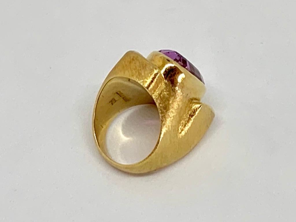 Haroldo Burle Marx 18 Karat Gold Kunzite Ring In Excellent Condition For Sale In Woodway, TX