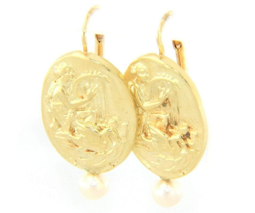 Harp and Dove Cameo Pearl Earrings in 14K Yellow Gold In Excellent Condition For Sale In Vienna, VA