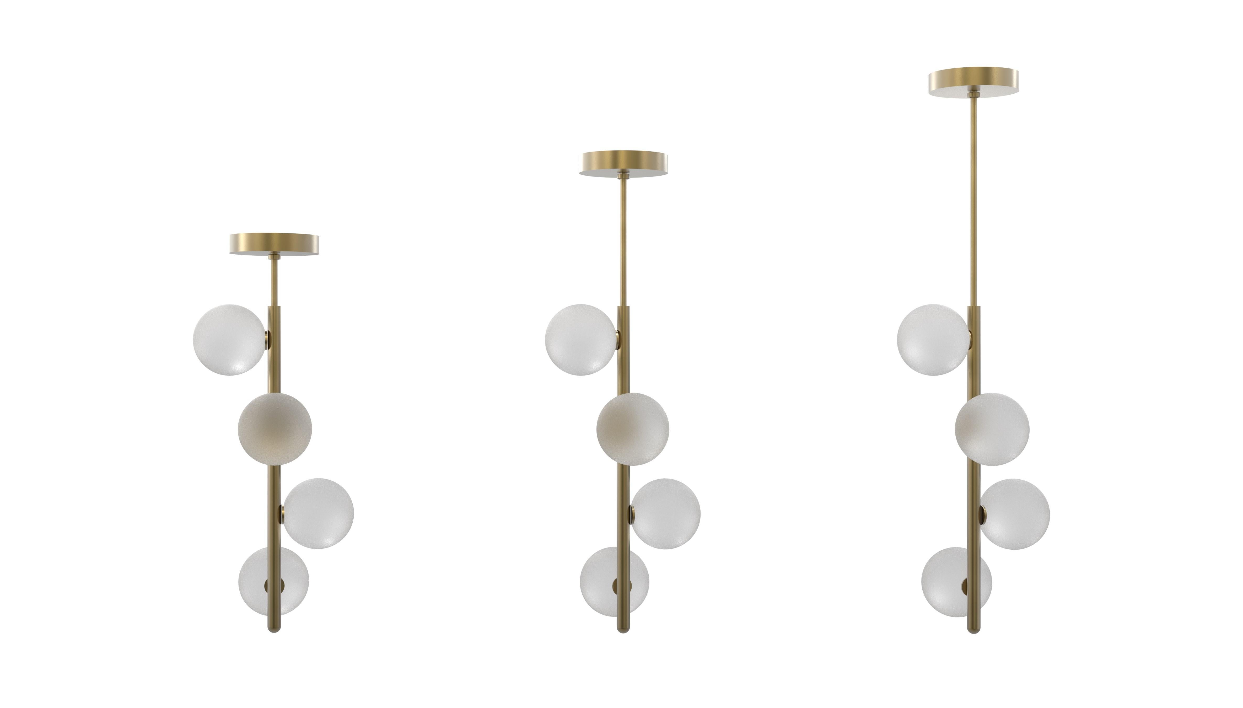 Nordamericano Pendente Harper in ottone e vetro soffiato, Blueprint Lighting in vendita