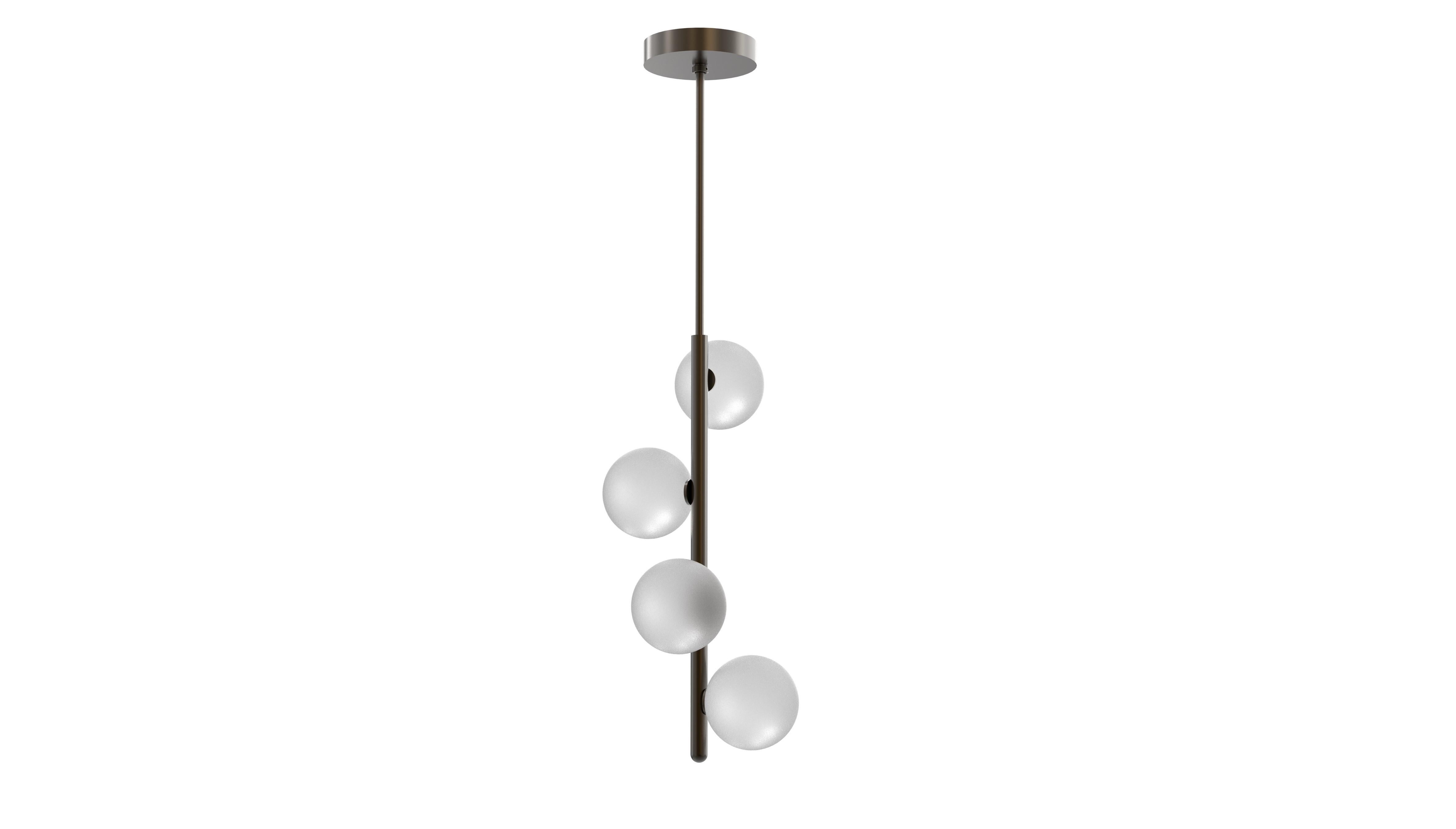 Ottone Pendente Harper in ottone e vetro soffiato, Blueprint Lighting in vendita