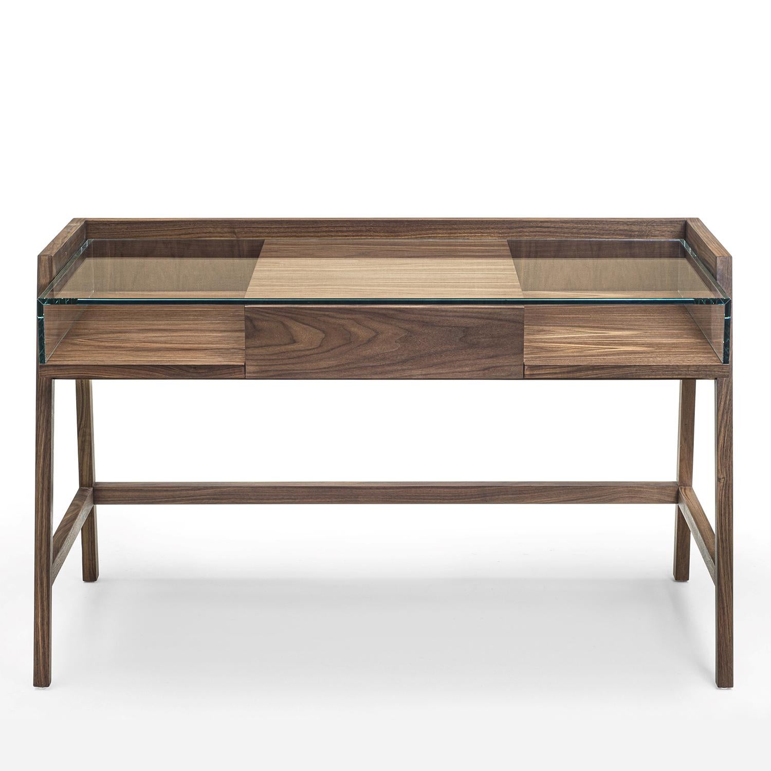 Desk Harper Walnut with solid walnut wood structure and with
clear glass top. With 1 central drawer, inside down of the drawer 
covered with italian genuine leather in clear camel finish.
Also available on request in solid oak finish.