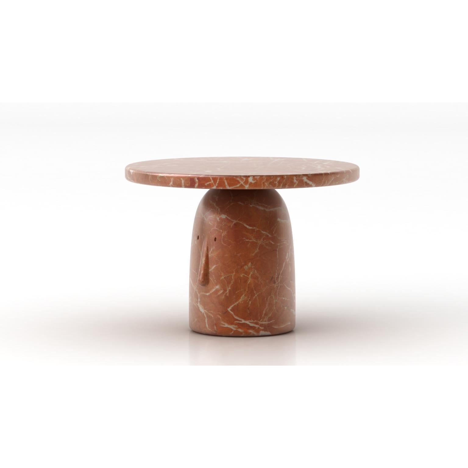 Harpo Kopftisch von Shulab Studio
Abmessungen: B 68 x T 68 x H 48 cm.
MATERIALIEN: Roter Travertinstein.

Studio shulab ist ein international anerkanntes Designstudio, das von den Designern  Kfir Schwalb und Orit Magia. Beide  wuchs in Israel auf