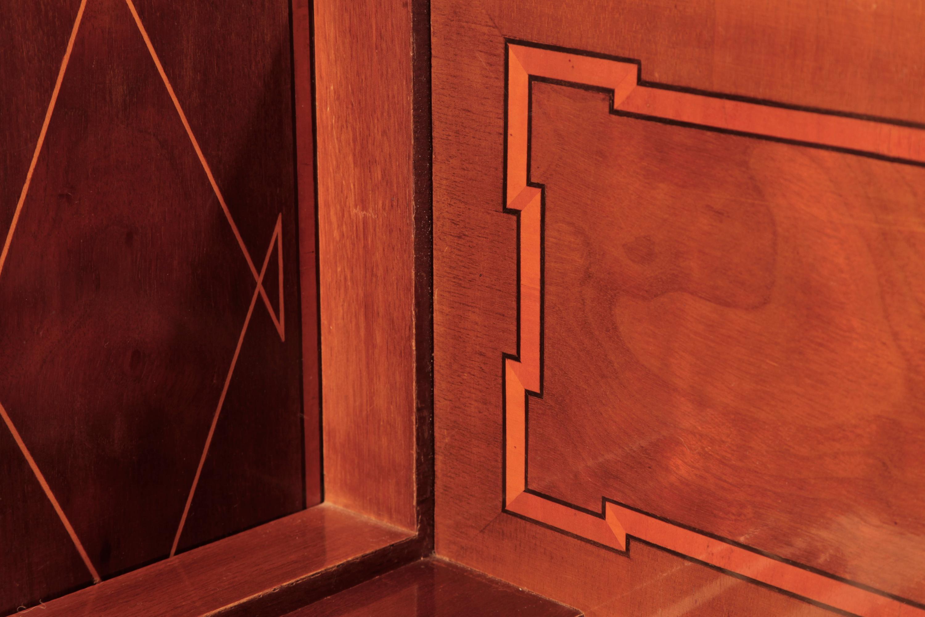 Incrusté Piano à queue Schiedmayer de style clavecin Pieds de balustre en acajou Joue de porte de grange en vente