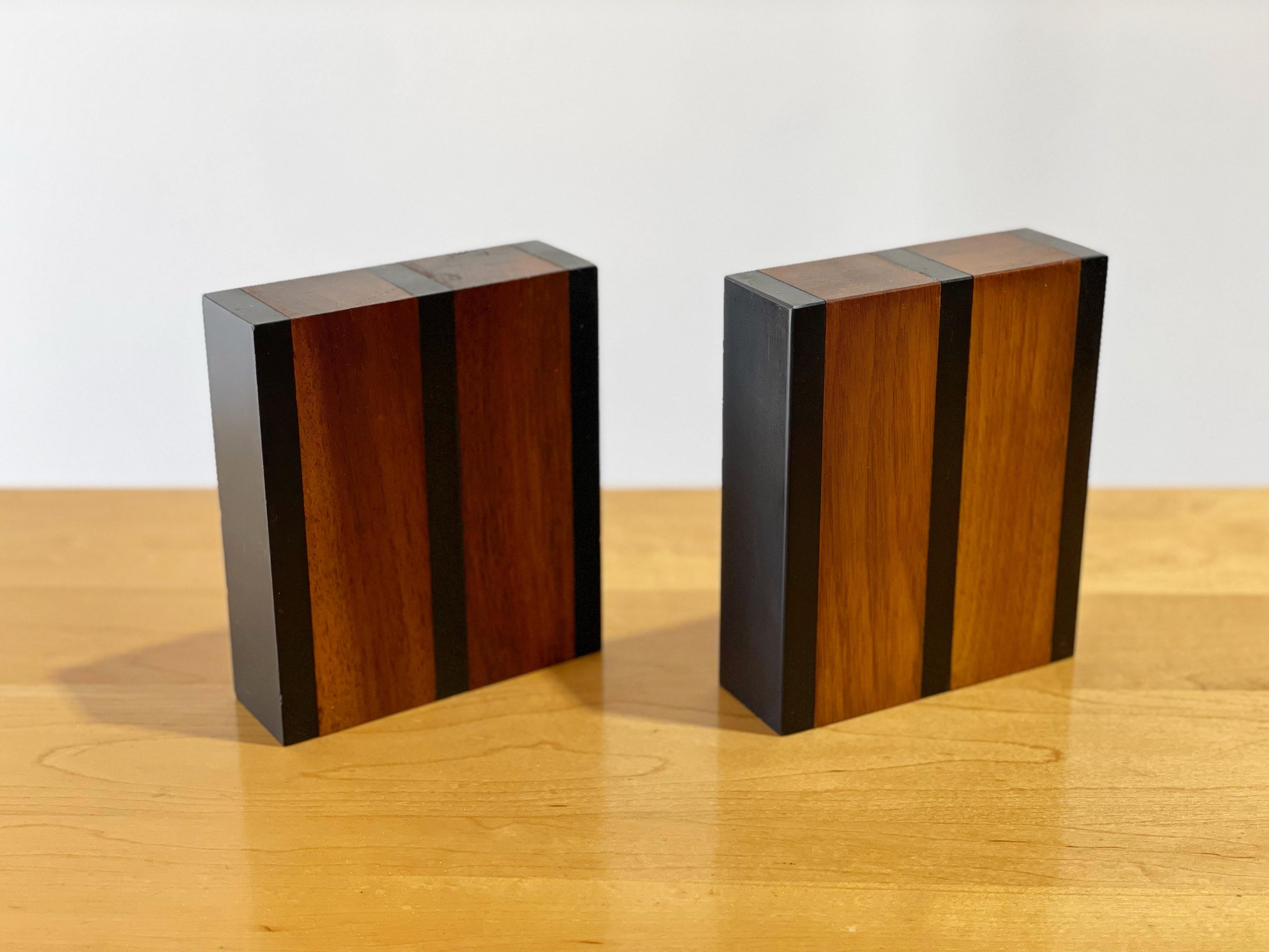 Harpswell House Walnut and Slate Modernist Bookends, After Phillip Lloyd Powell In Good Condition In Decatur, GA