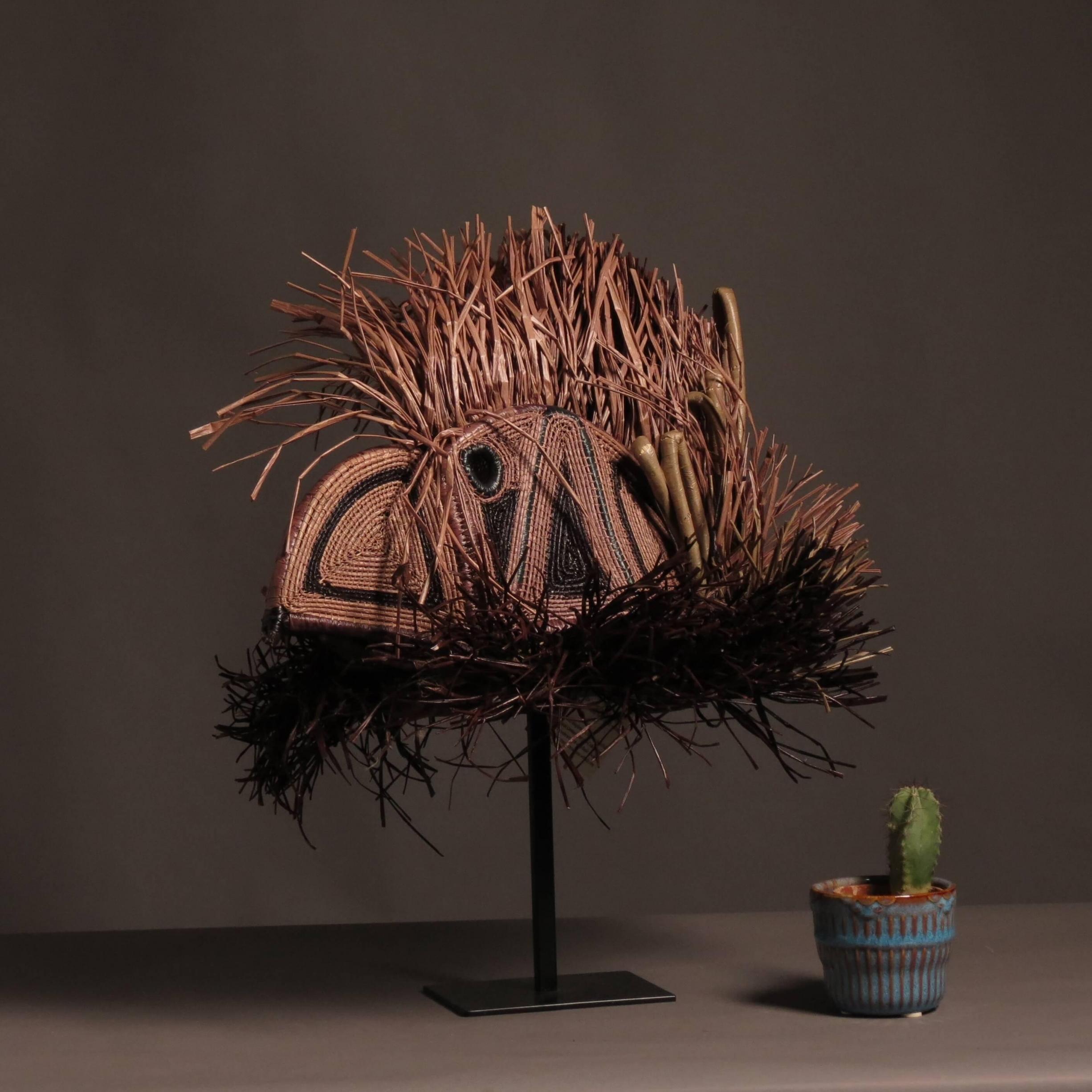 Discover the Mystical Elegance of the Shamanic Mask: A Unique Collaboration
Experience the transformative power of art with our exclusive shamanic mask, a stunning creation born from the collaboration between designer Corinne Bally and skilled