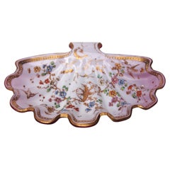 Piatto in vetro incamiciato Harrach decorato con uccelli in Branch  c1890