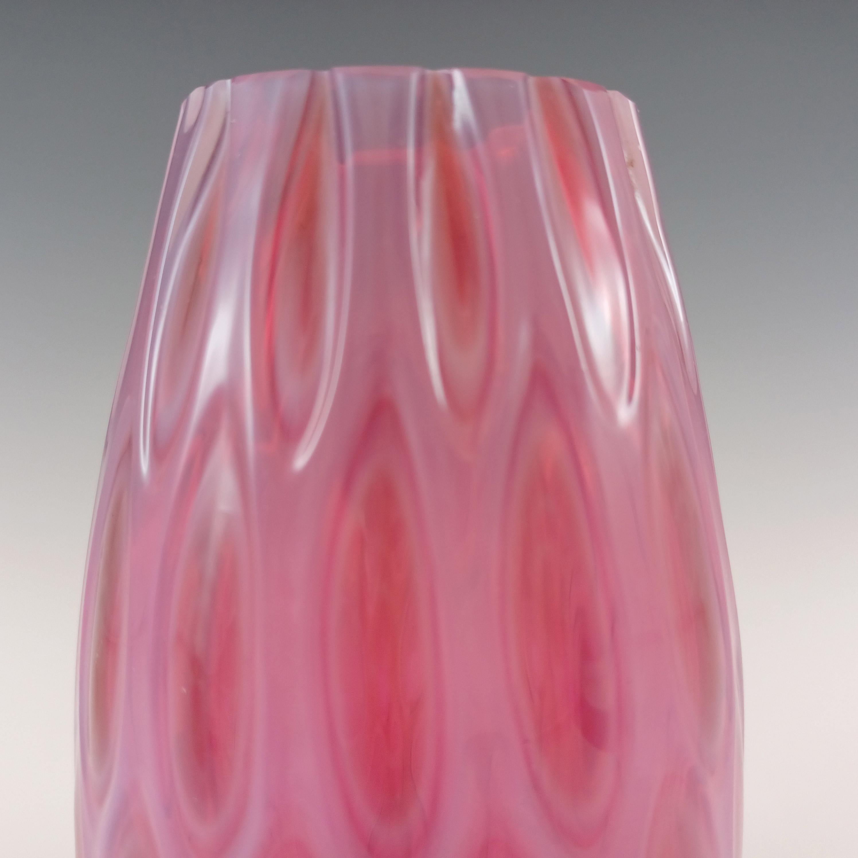 Vase Floret tchèque en verre opalescent rose Harrachov de Milan Metelak Bon état - En vente à Bolton, GB
