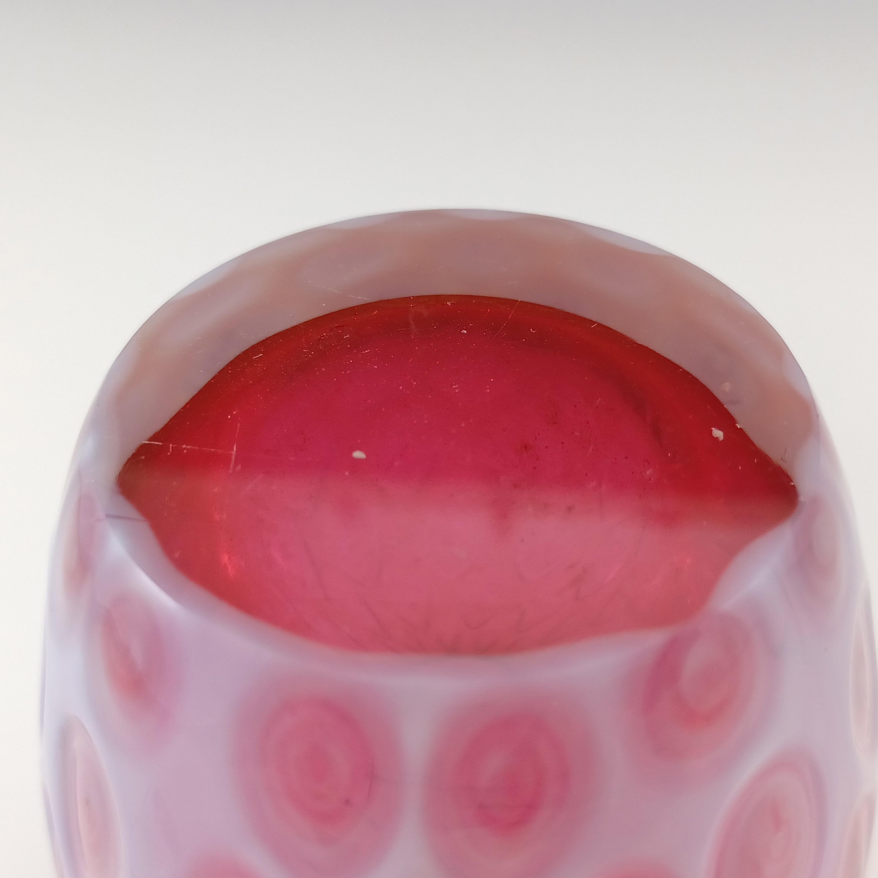 Verre Vase Floret tchèque en verre opalescent rose Harrachov de Milan Metelak en vente