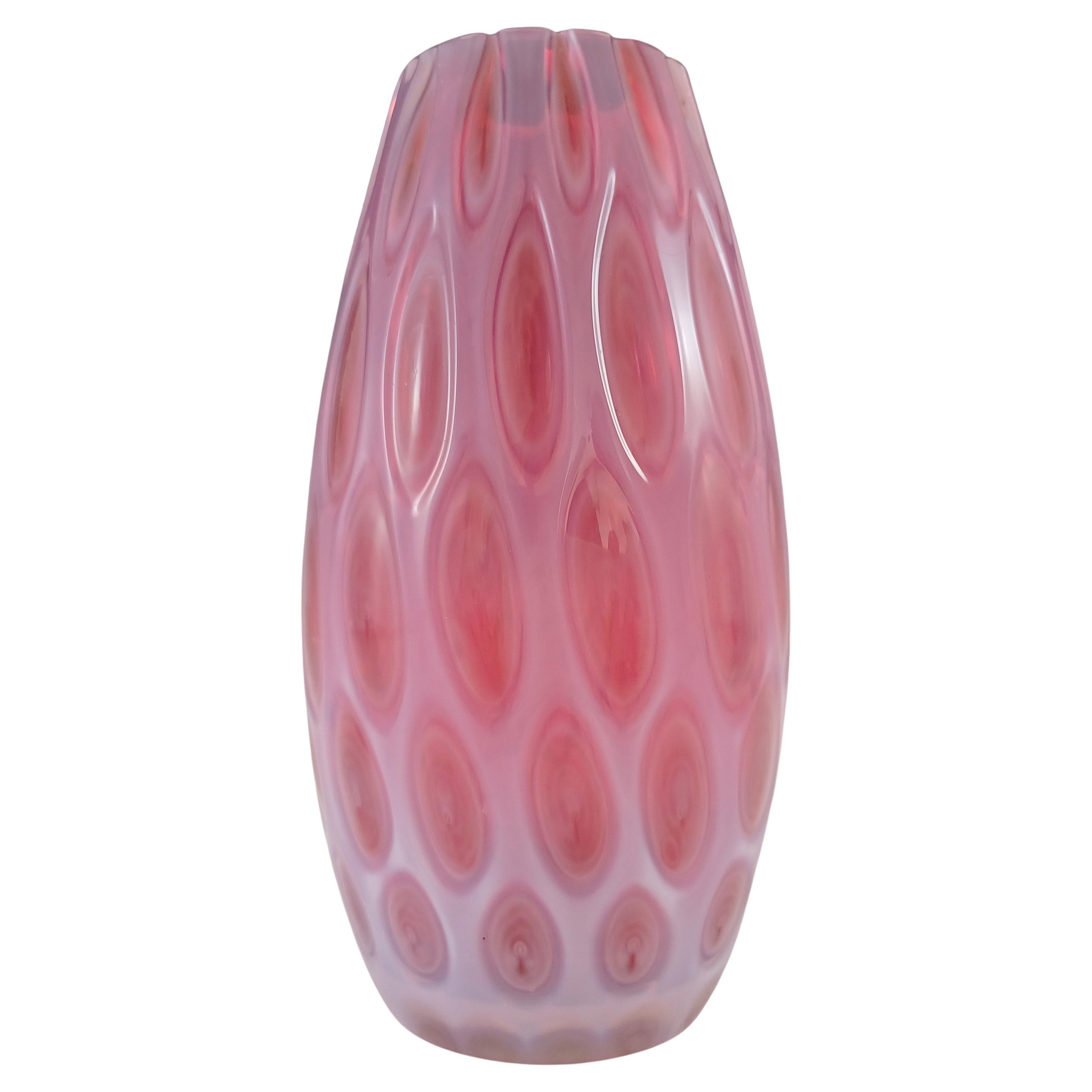 Vaso di vetro opalescente rosa Harrachov Czech 'Floret' di Milan Metelak