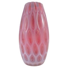 Vaso di vetro opalescente rosa Harrachov Czech 'Floret' di Milan Metelak