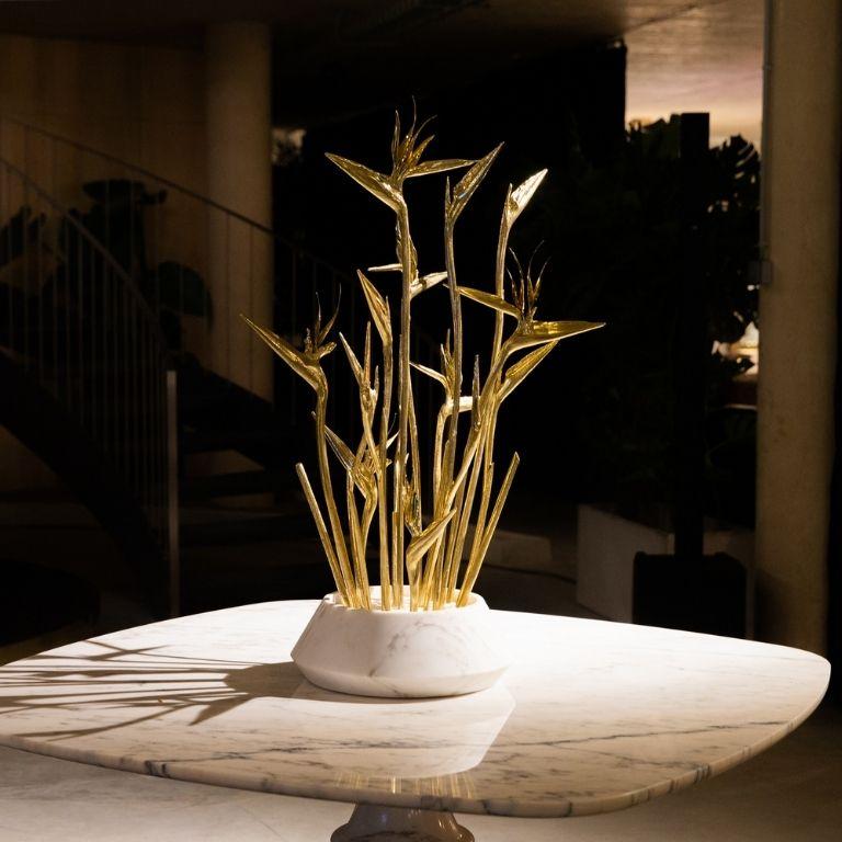 Organic Modern Harriak – Elegant Sculptural Vase in Estremoz Marble with Organic Form For Sale