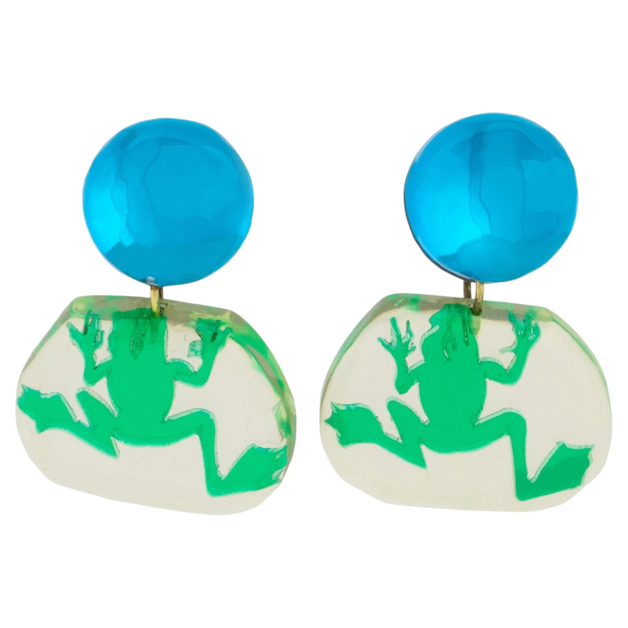 Harriet Baugnight für Kaso Resin Acrylharz-Ohrringe mit Froschdesign