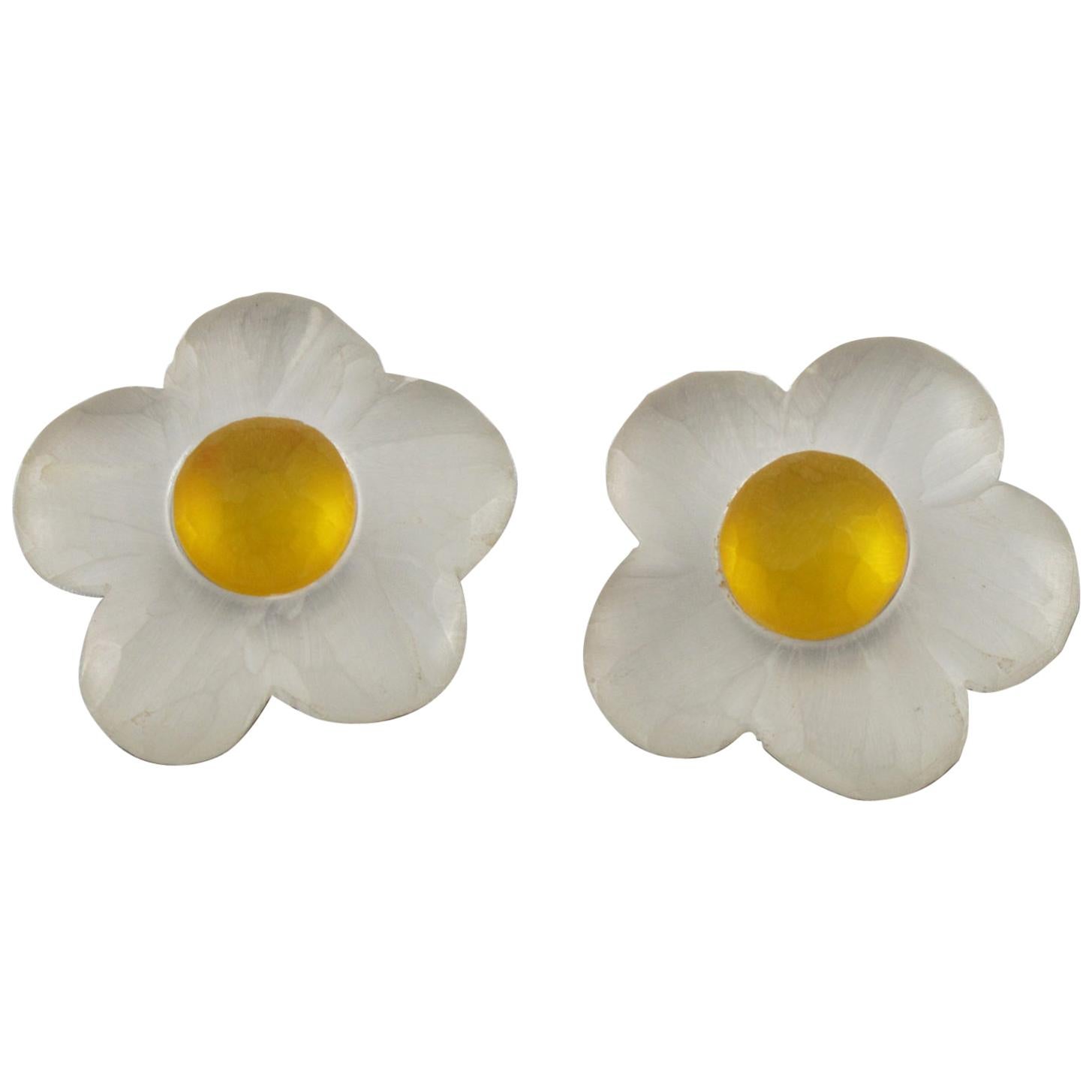 Harriet Bauknight for Kaso White Floral Carved Resin Clip Earrings For Sale