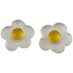 Retro Harriet Bauknight for Kaso White Daisy Flower Carved Lucite Clip Earrings