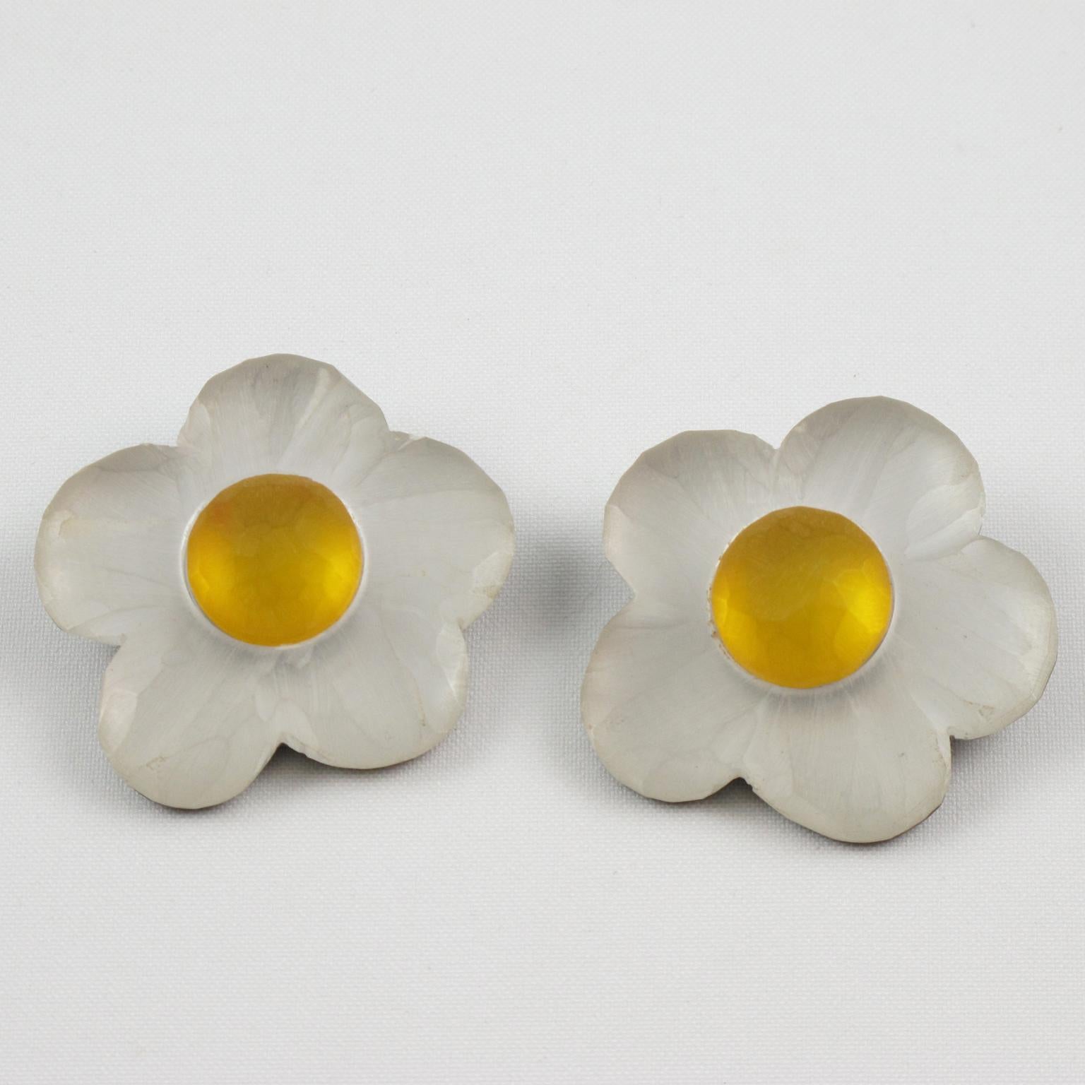 Harriet Bauknight for Kaso White Floral Carved Resin Clip Earrings For Sale 3