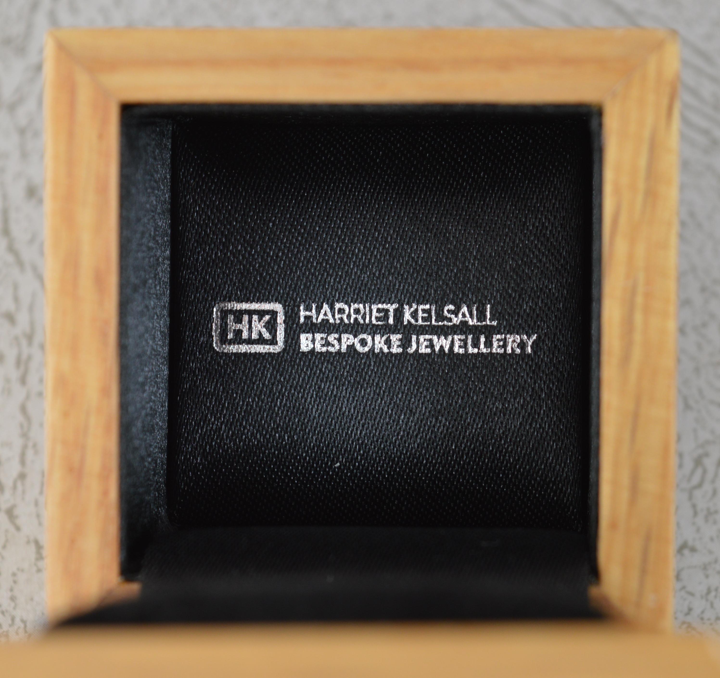Harriet Kelsall, maßgeschneiderter Platin-Ring mit Bernstein und Diamant im Art-déco-Design, in Box (Art déco) im Angebot