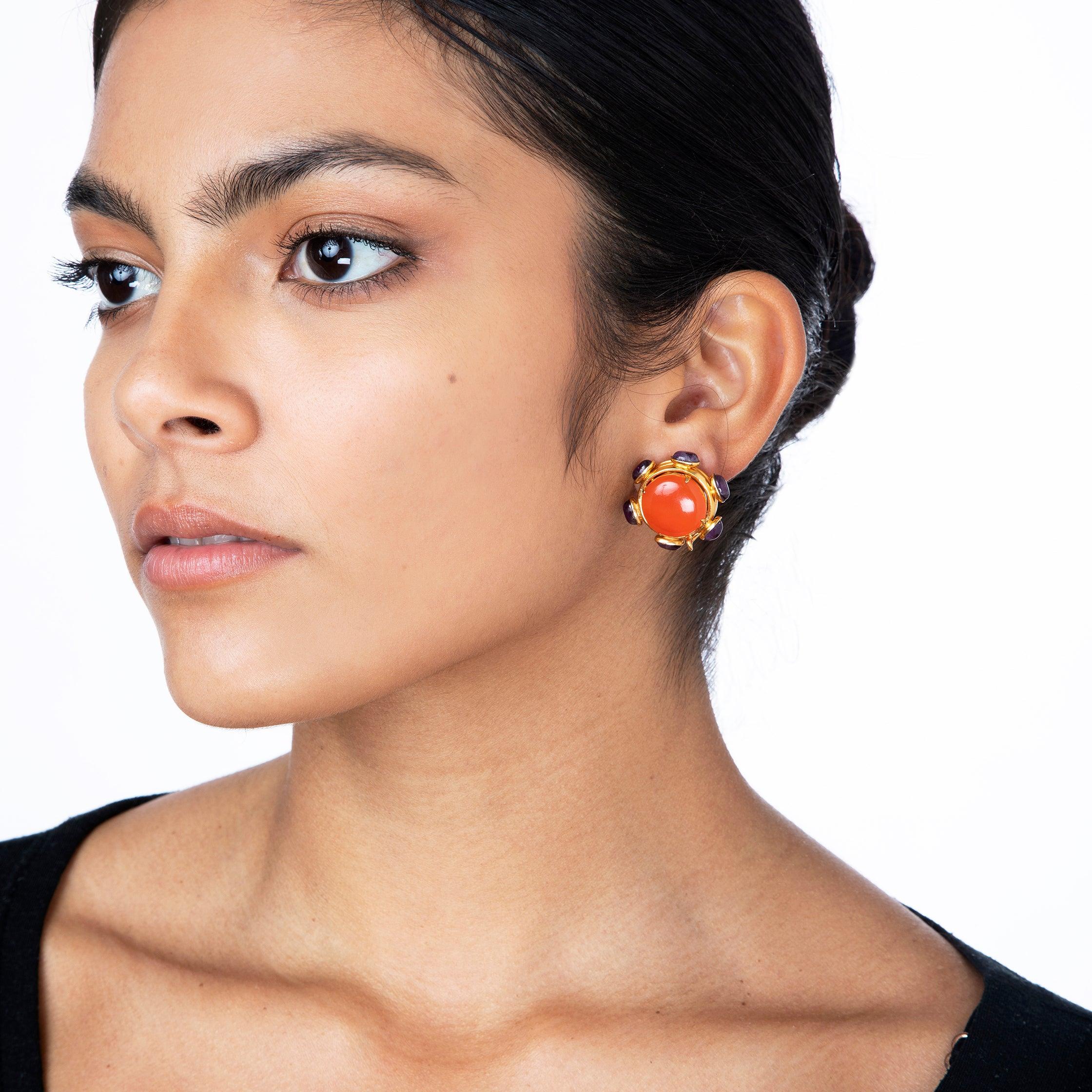 These vintage-inspired earrings with contrasting color combination are the perfect complement for an elegant and retro wardrobe, and they come with a hook for additional drop. 

***Please specify your desired color in the comment section during