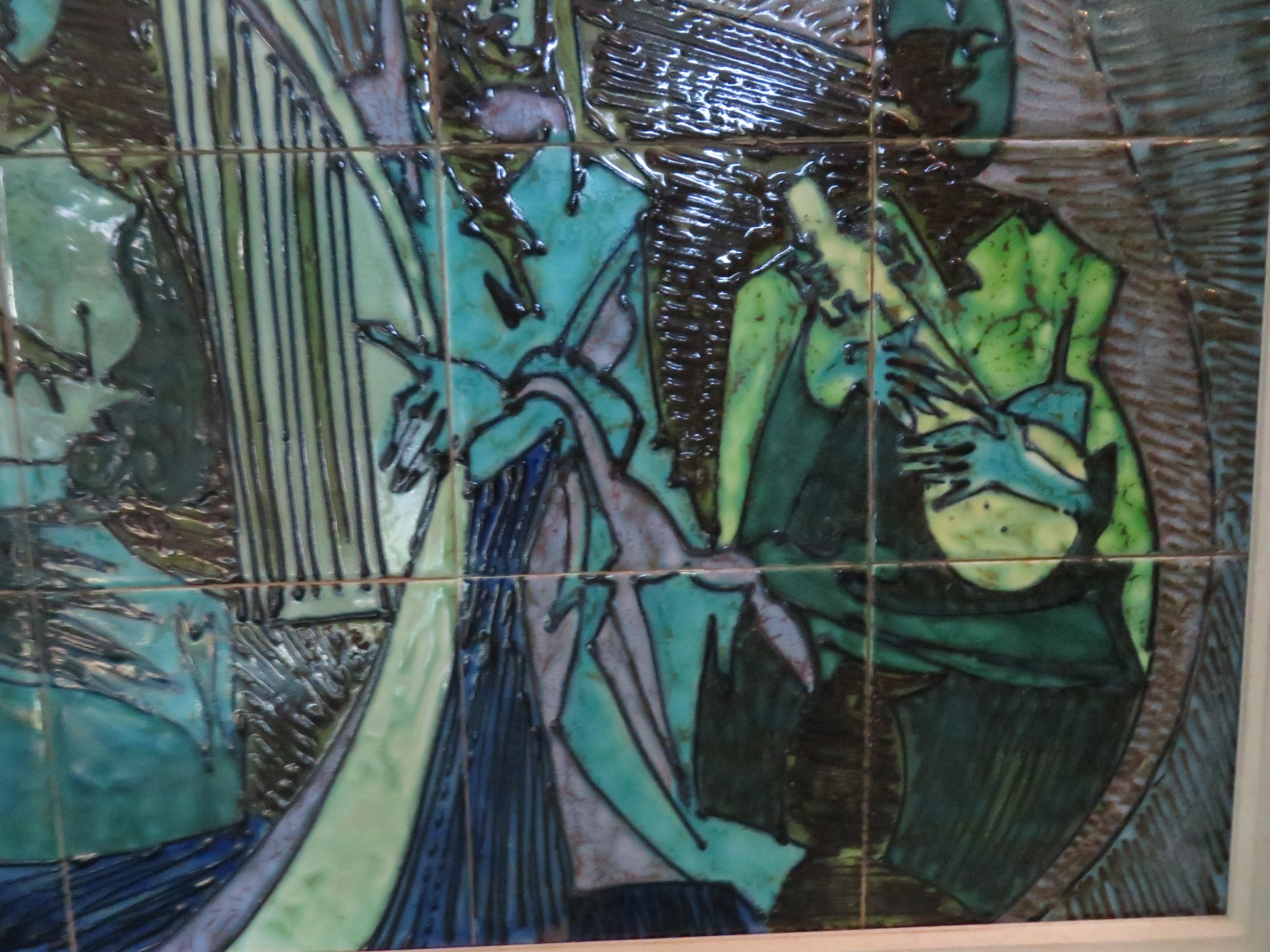 Harris G. Strong - carreaux muraux colorés « Trois musiciens » peints à la main, années 1960 Bon état - En vente à Pemberton, NJ
