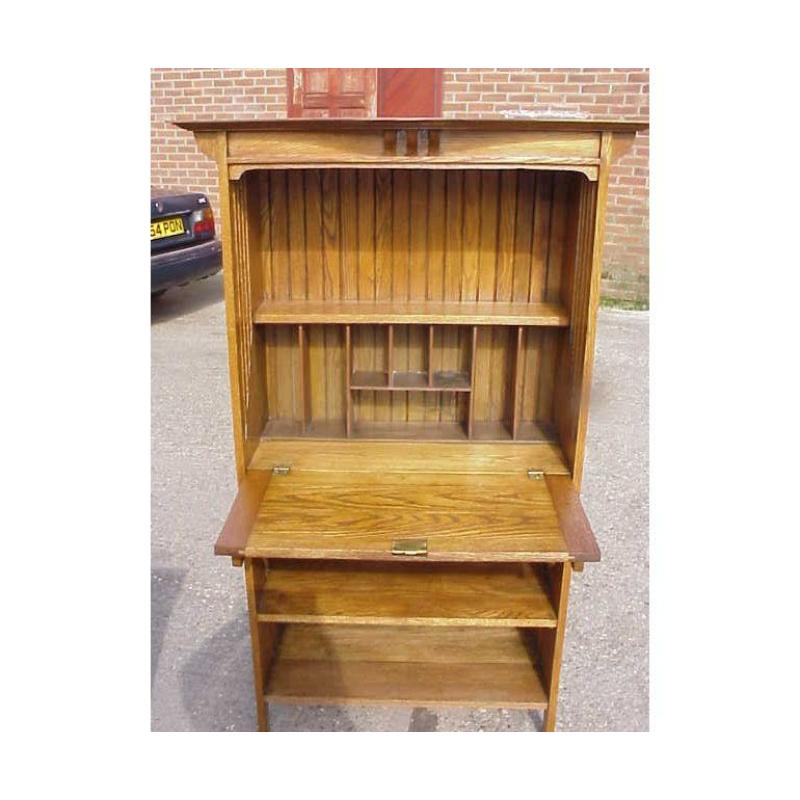 Harris Lebus. Una libreria a bureau in stile Glasgow di Arts and Crafts In condizioni buone in vendita a London, GB