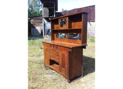 Harris Lebus, attribué. Buffet Arts and Crafts en chêne avec verre de style Glasgow