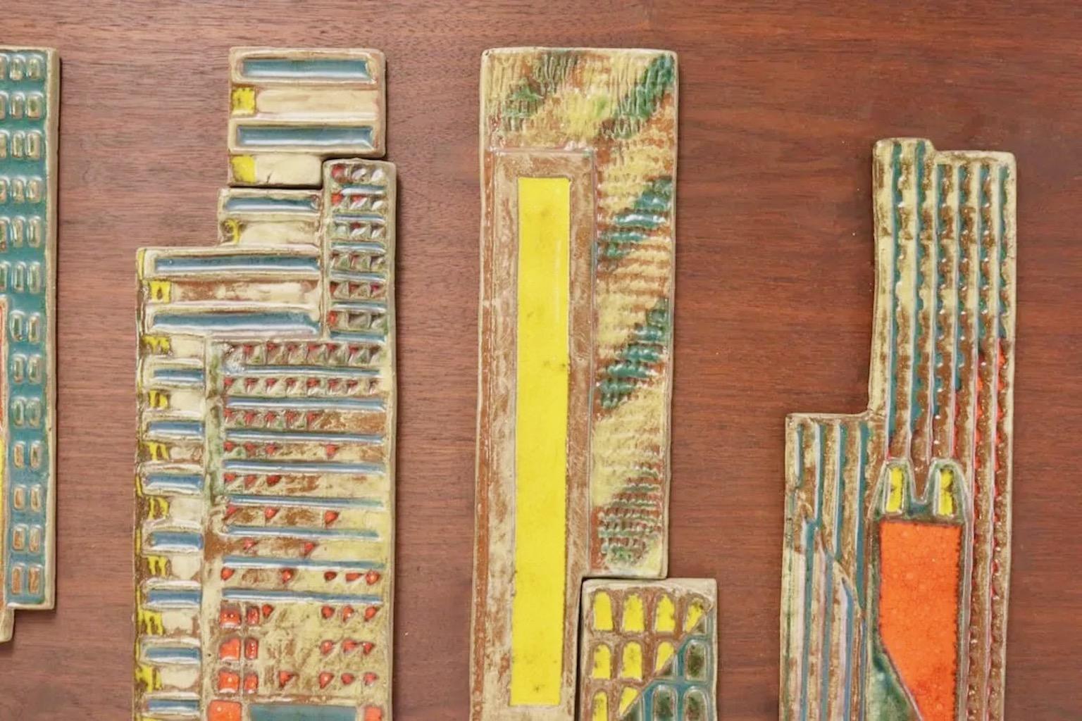 Harris Starke Keramikfliesen Skyline von New York auf Walnussholz  (amerikanisch) im Angebot