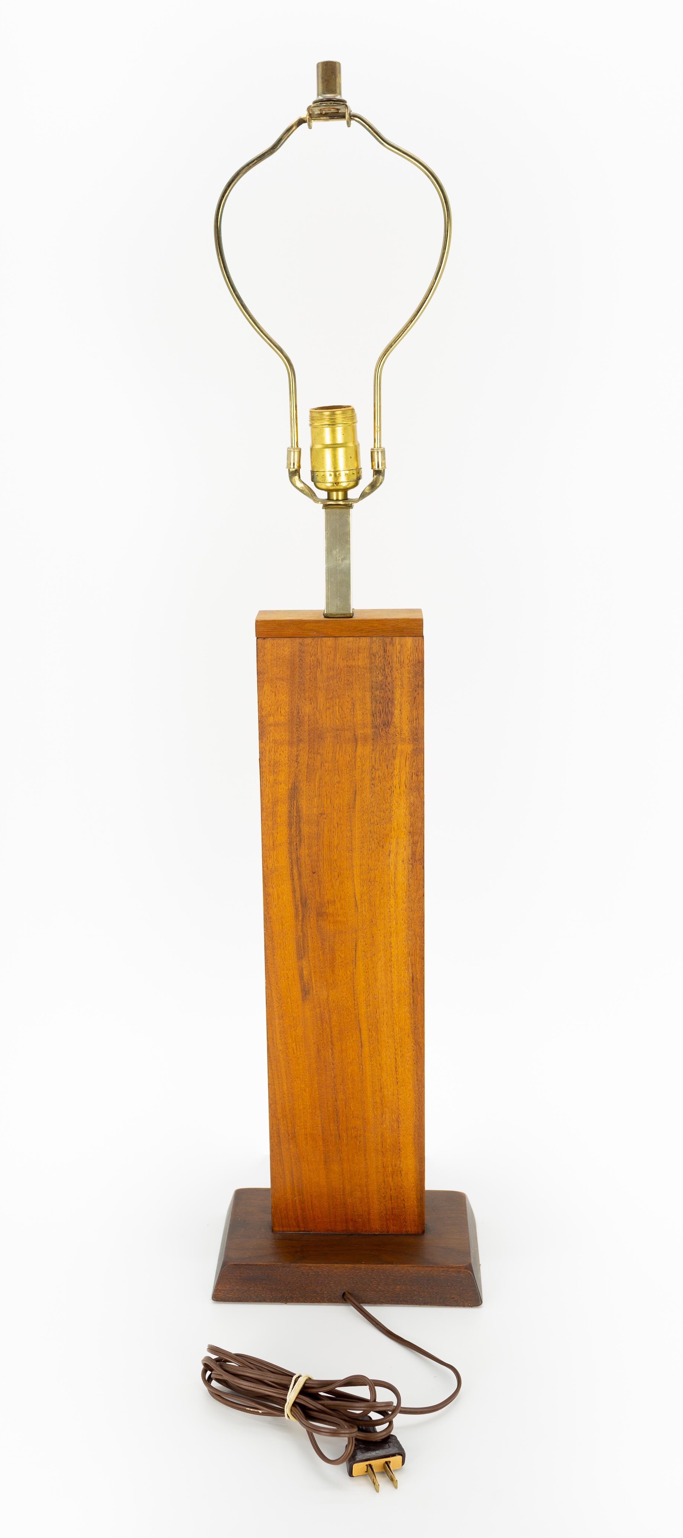 Paire de lampes de bureau Harris Strong en teck et carreaux du milieu du siècle dernier en vente 4