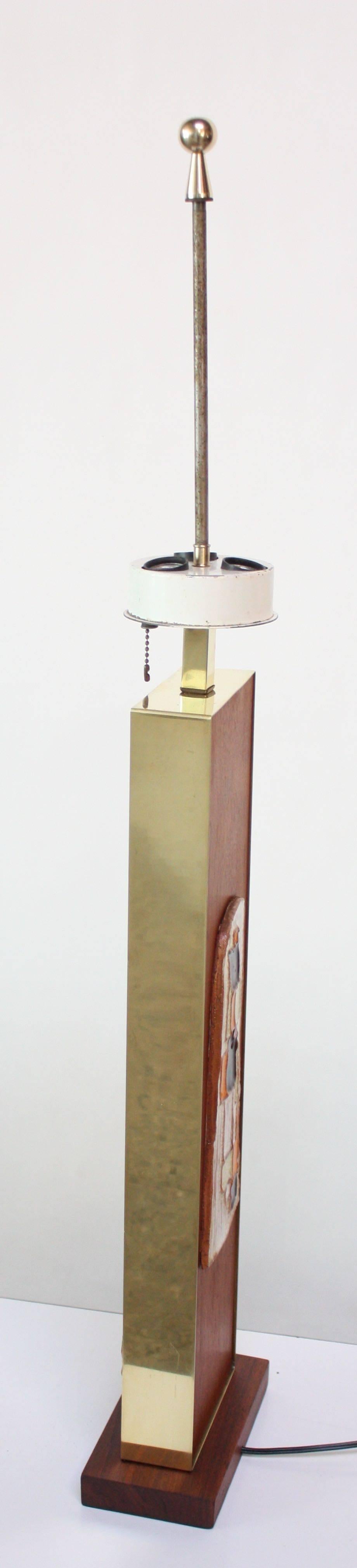 Mid-Century Modern Harris Strong Walnut, Brass and Ceramic Tile Table Lamp For Sale