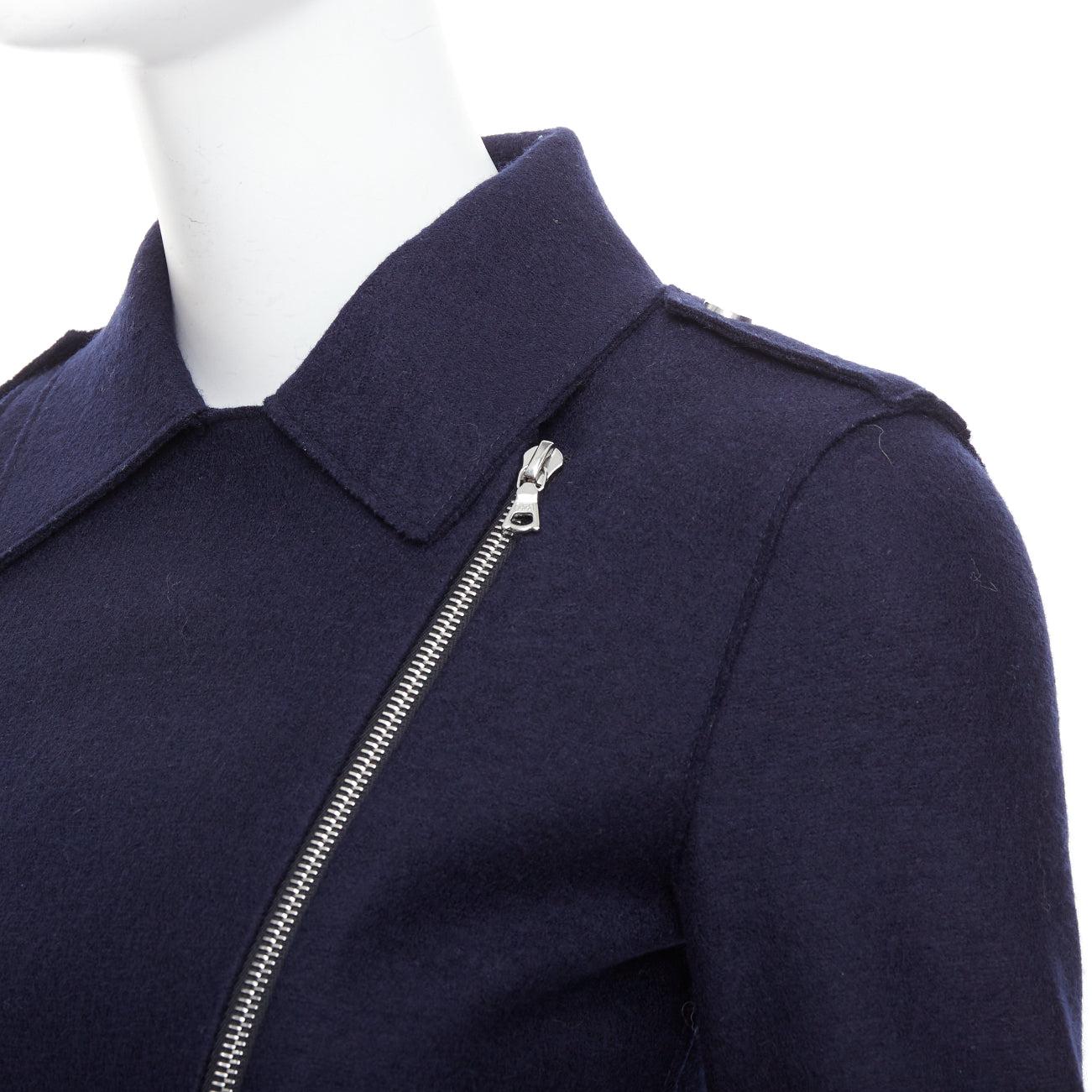 HARRIS WHARF LONDON marineblaue Bikerjacke aus Schurwolle in Kurzform IT38 XS
Referenz: SNKO/A00463
Marke: Harris Wharf
MATERIAL: Schurwolle
Farbe: Marineblau
Muster: Solide
Verschluss: Reißverschluss
Zusätzliche Details: Getäfelter