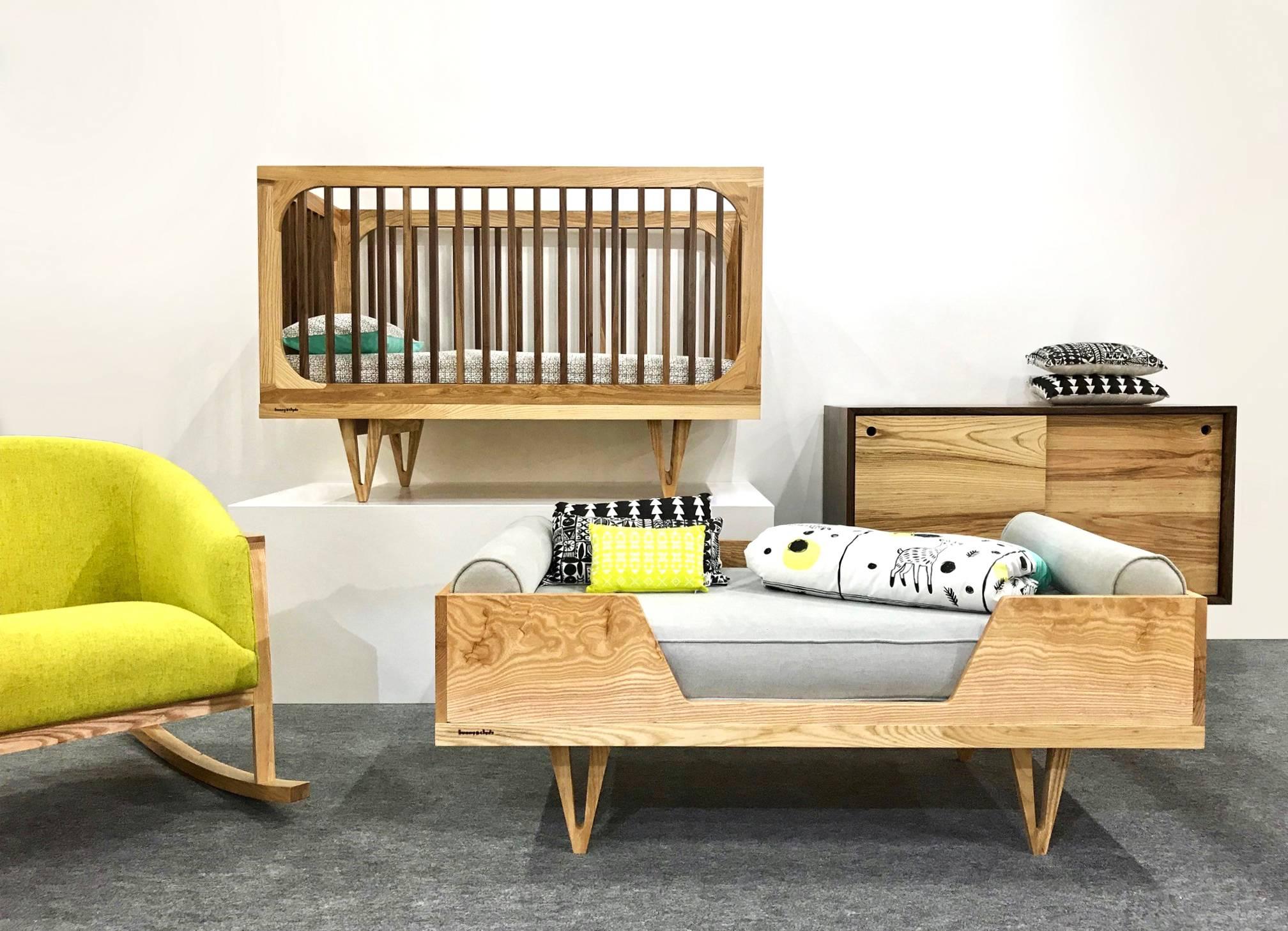 Contemporary Harrison 3 in 1 Crib, Toddler Bed and Daybed Heirloom Nursery Furniture Set For Sale
