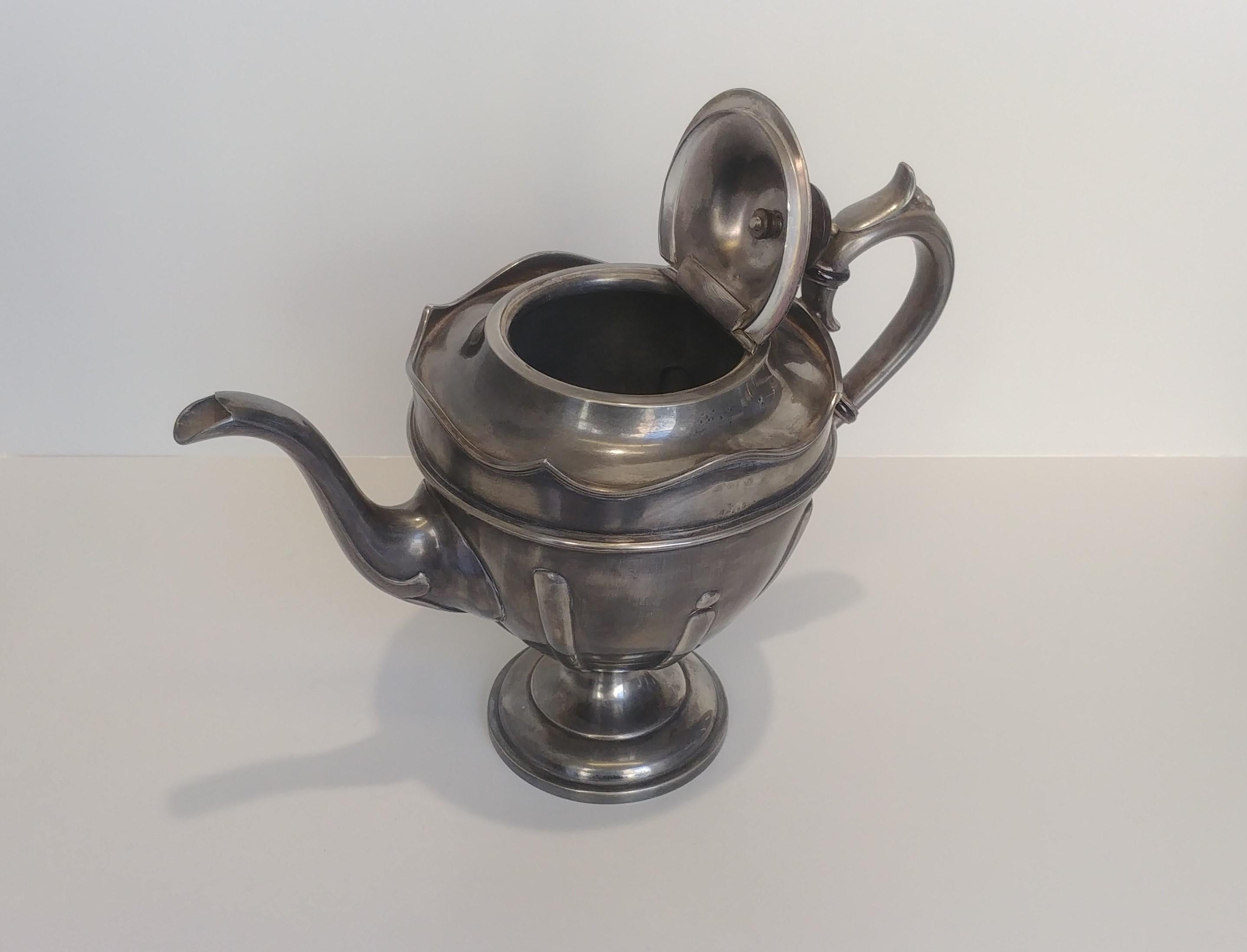 English Harrison Fisher & Company Pewter Teapot from 1915 For Sale