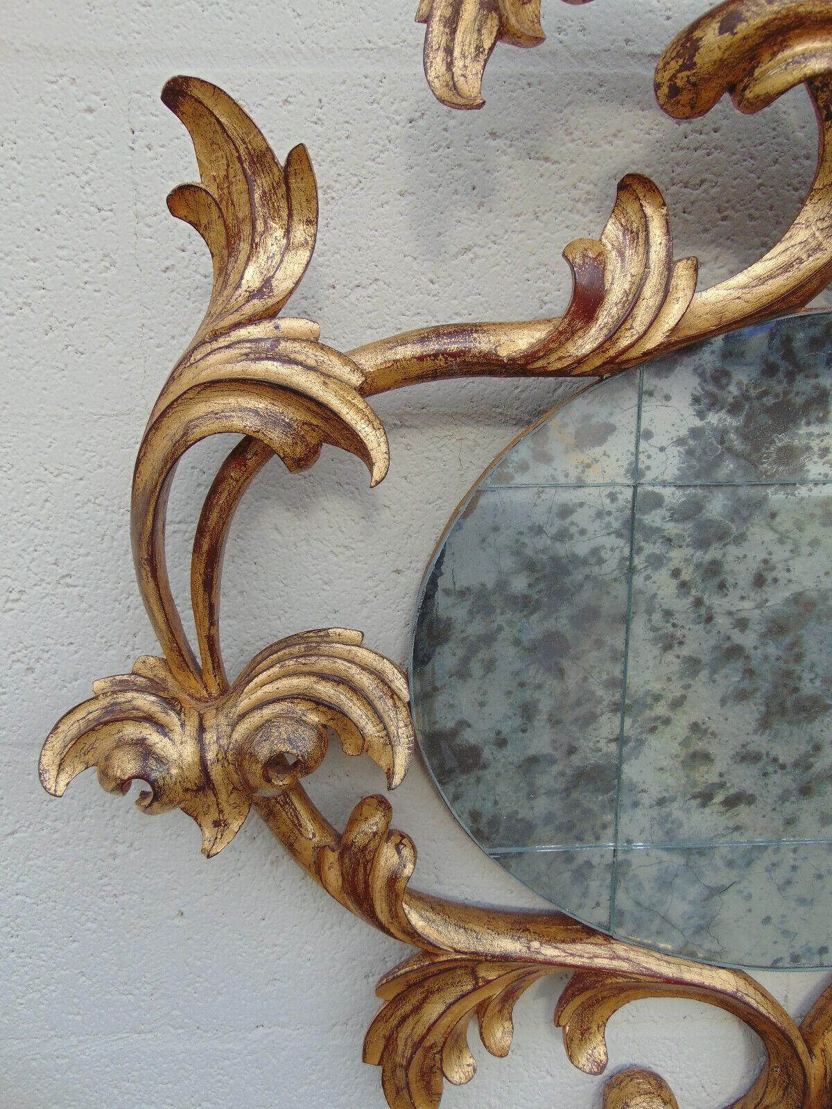 Harrison & vergoldeter geschnitzter Rokoko-Spiegel aus vergoldetem Holz mit antikem, gealtertem, gealtertem Glas (Geschnitzt) im Angebot