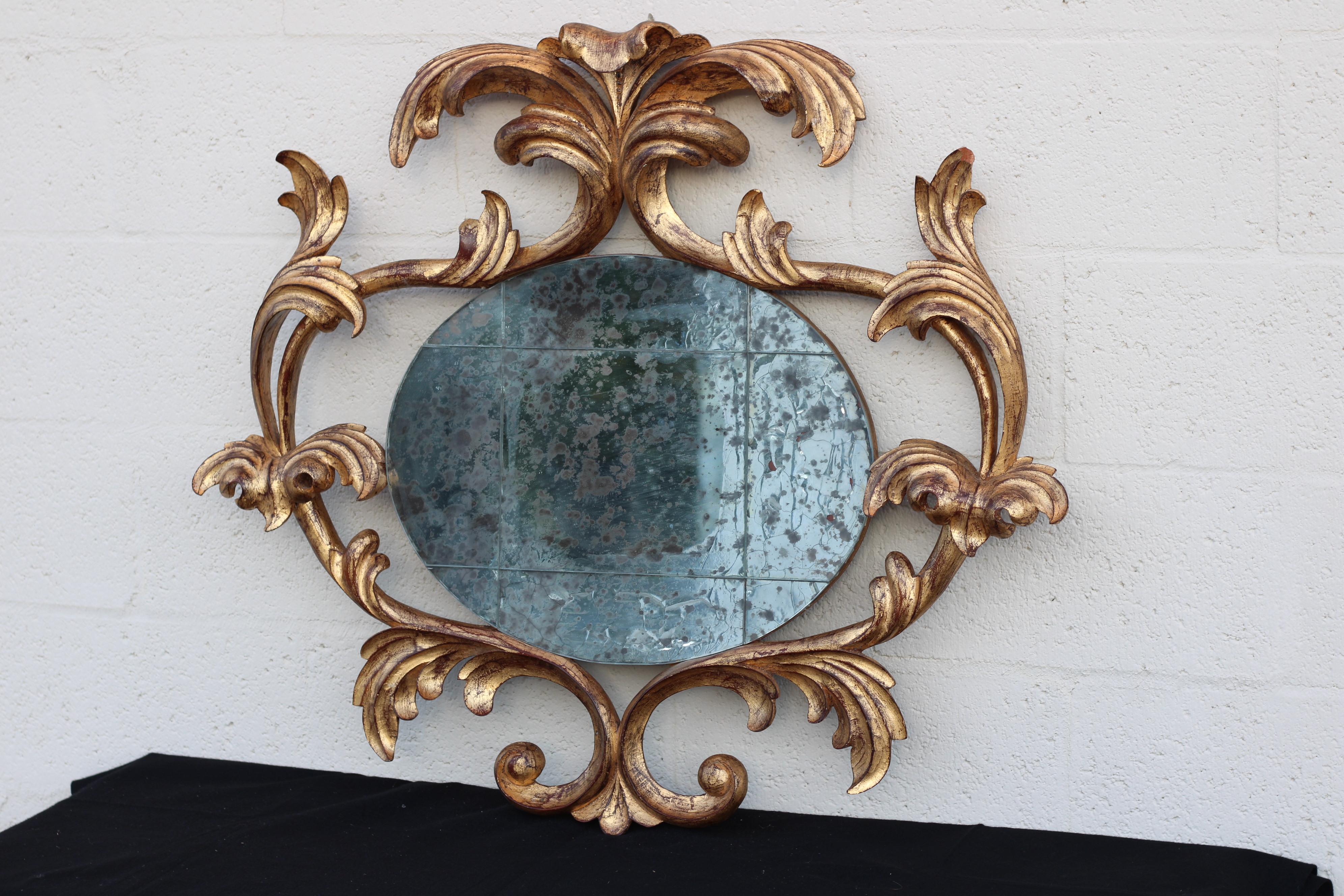 Harrison & vergoldeter geschnitzter Rokoko-Spiegel aus vergoldetem Holz mit antikem, gealtertem, gealtertem Glas im Angebot 2