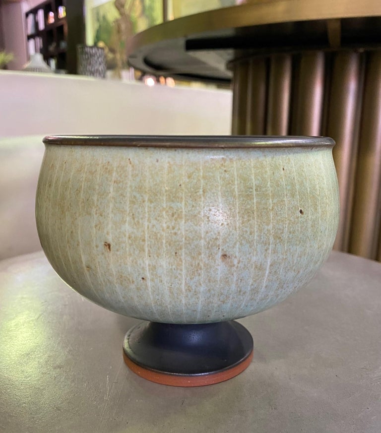 Harrison Mcintosh Signed Mid-Century Studio Pottery Bowl with Original Label In Good Condition For Sale In Studio City, CA