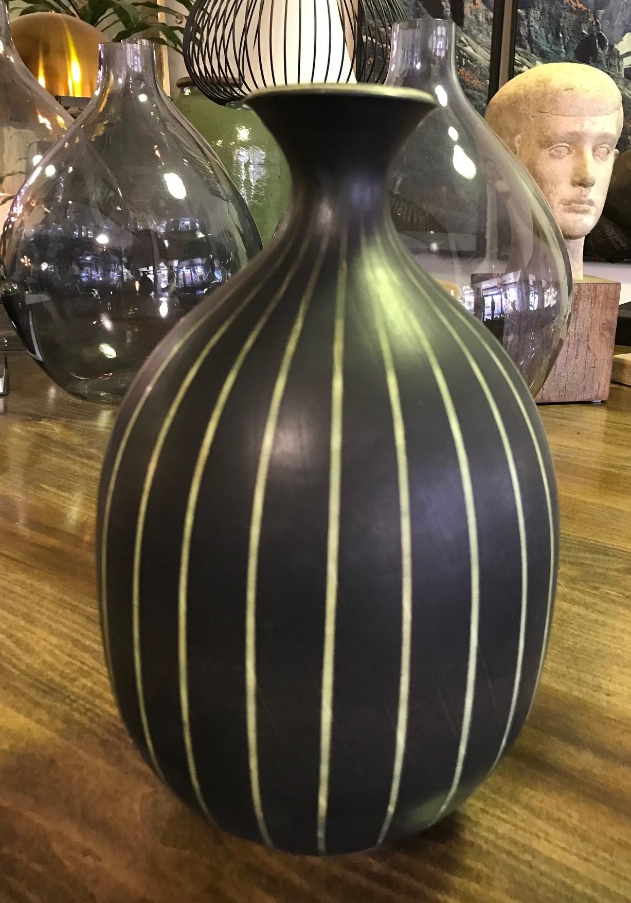An exquisitely formed and decorated large glazed porcelain vase with stripes by renowned American West Coast Californian master ceramist Harrison McIntosh who was famed for his Mid-Century Modern designed ceramics.

McIntosh's works have been