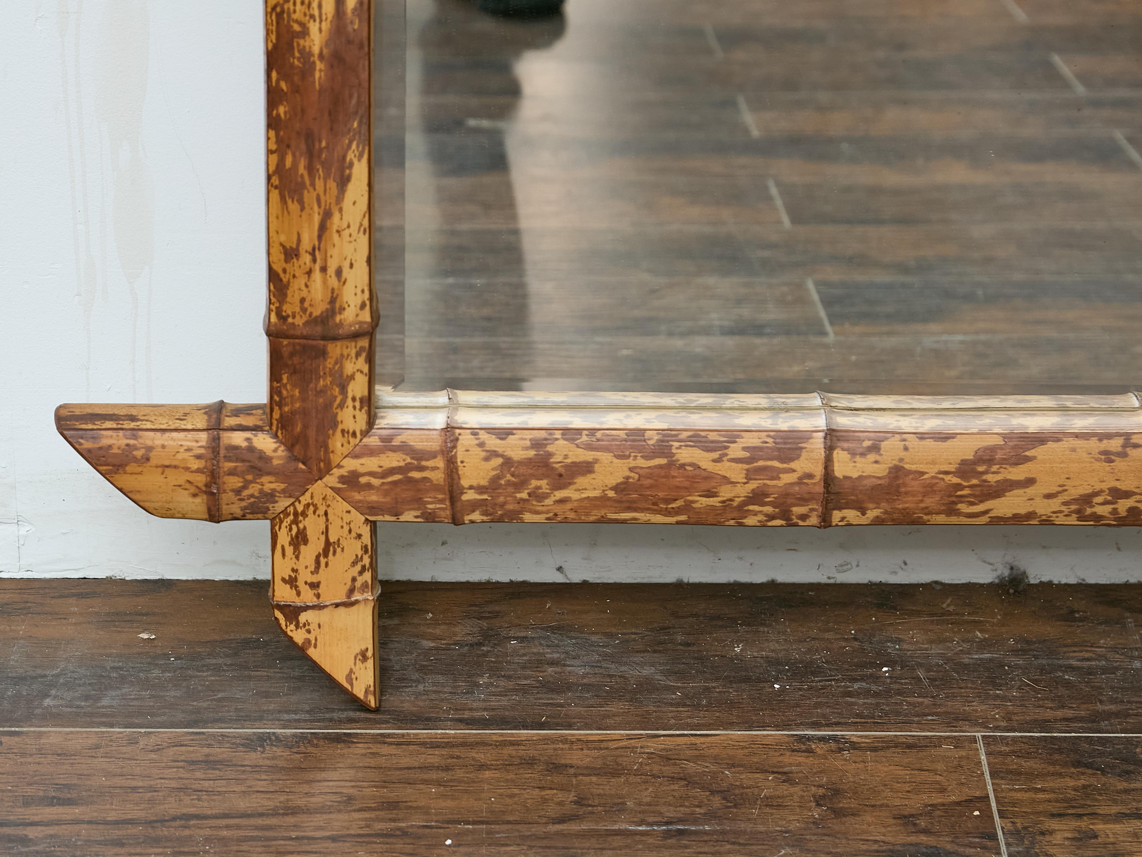 Harrison Van Horn Faux Bamboo Spiegel, 20. Jahrhundert, Handcrafted Elegance (Handbemalt) im Angebot