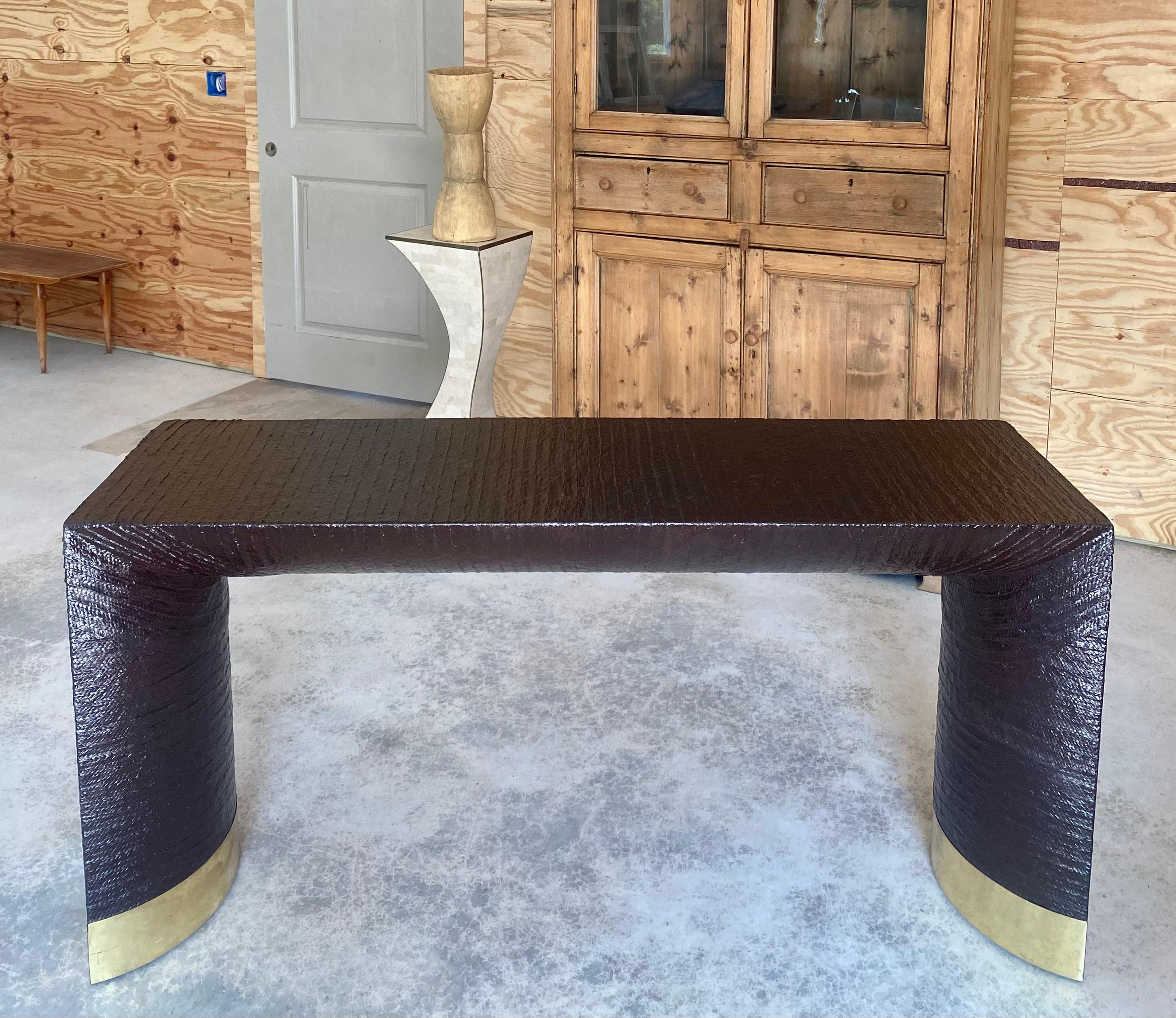 Mesa consola de rafia lacada Harrison Van Horn siglo XX en venta