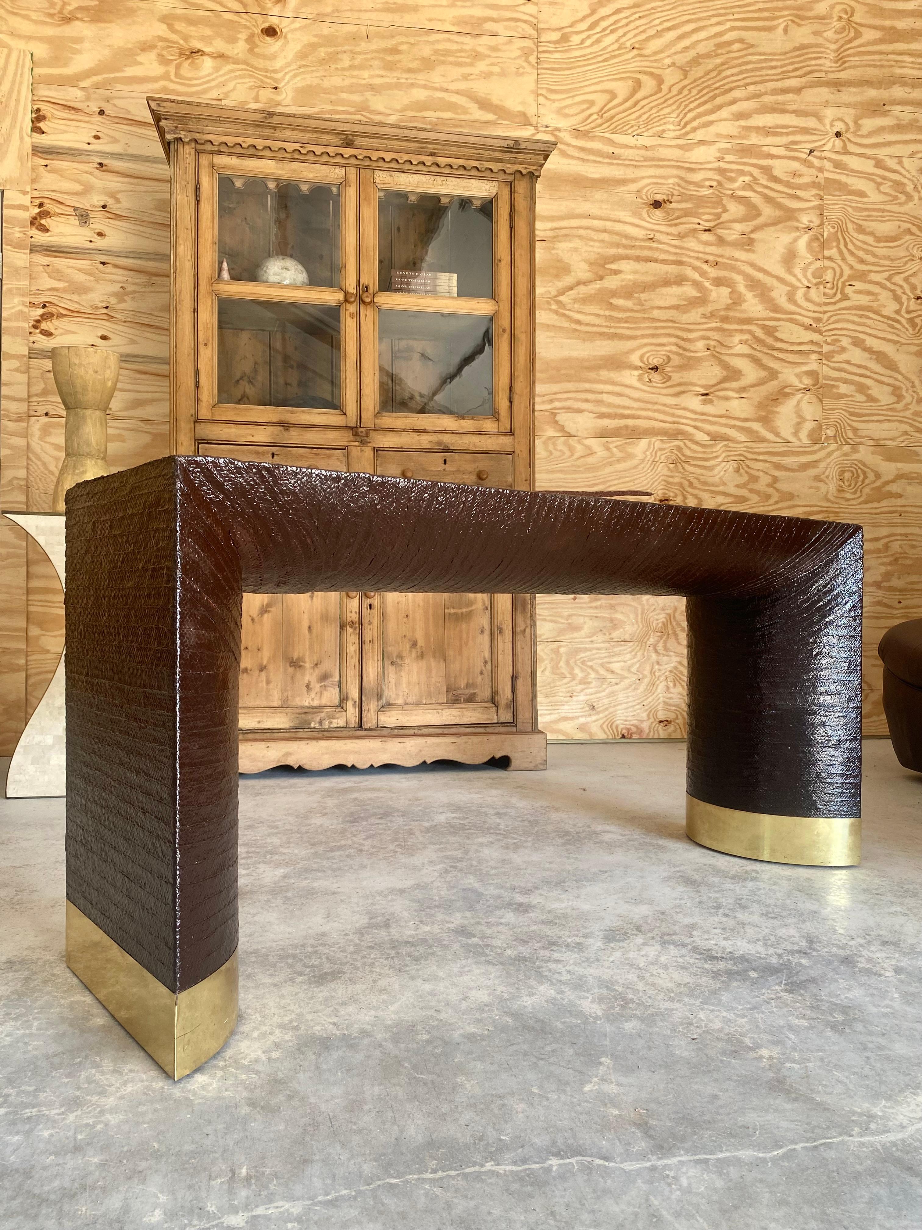 Mesa consola de rafia lacada Harrison Van Horn en venta 1