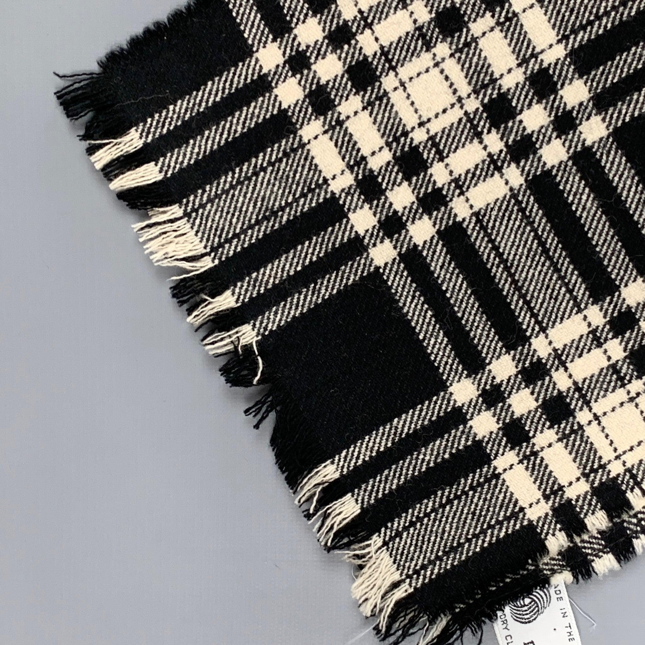 HARRODS scarf comes in a black & white plaid wool with a fringe trim.
Very Good
Pre-Owned Condition. 

Measurements: 
  
34 inches  x 8.25 inches 
  
  
 
Reference: 118711
Category: Scarves
More Details
    
Brand:  HARRODS
Color:  Black
Color 2: 