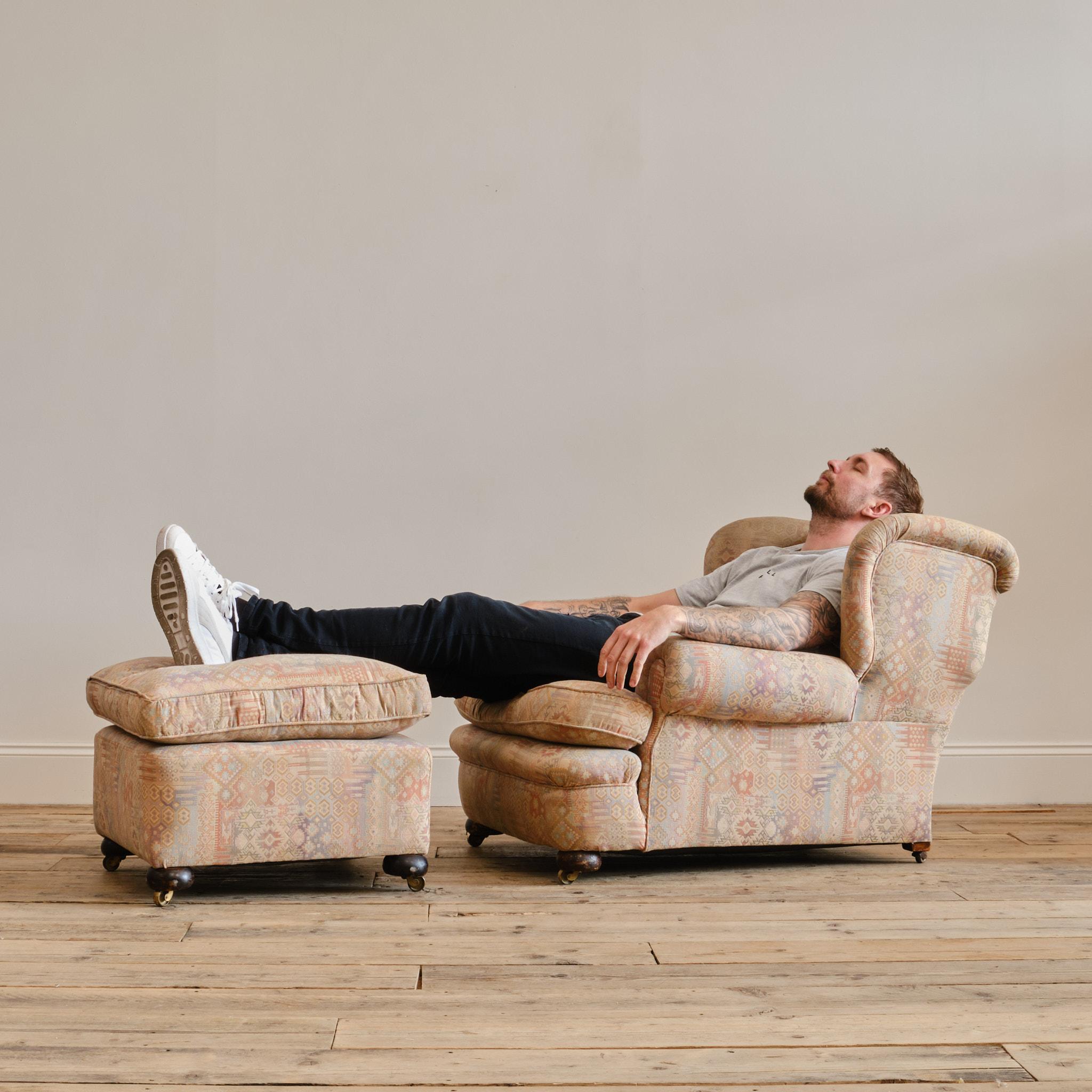 Sillón y reposapiés Harrods Country House siglo XX en venta