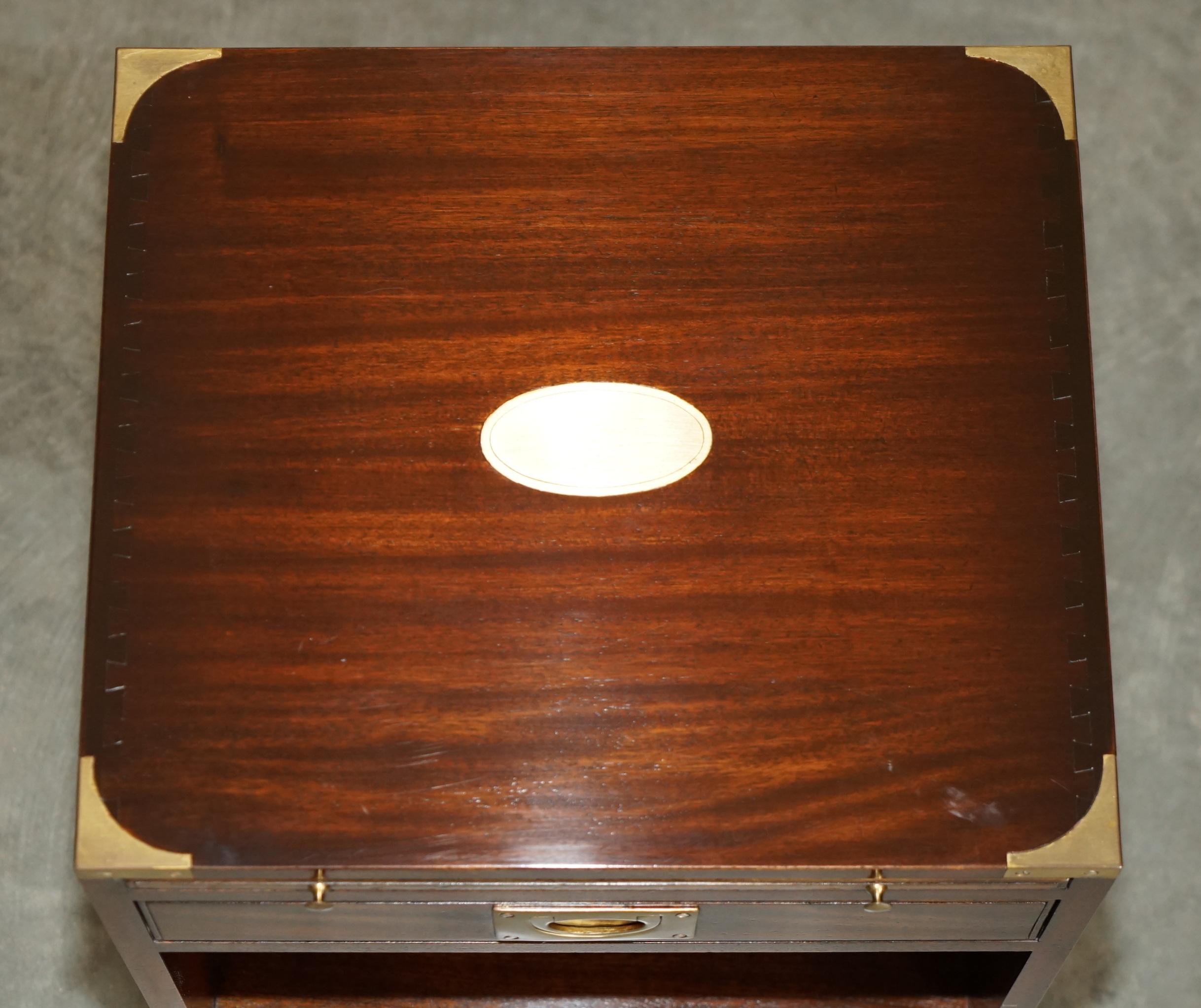 Harrods KENNEDY MILITARY CAMPAIGN SiDE END TABLE DRAWERS INC BUTLERS SLIP TRAY Bon état - En vente à West Sussex, Pulborough