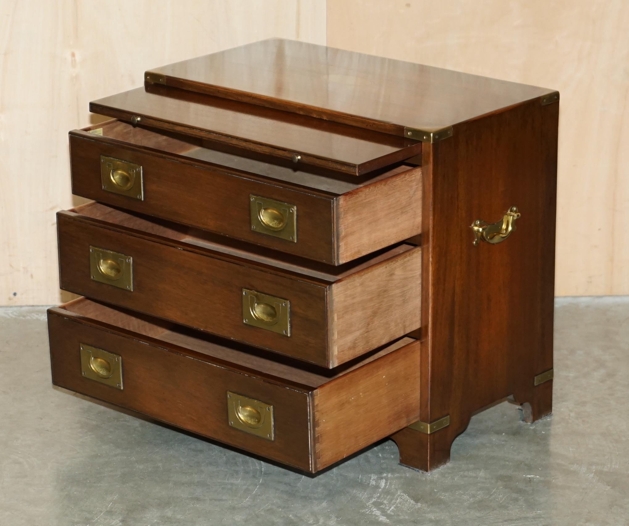 Harrods KENNEDY MILITARY CAMPAIGN SIDE END TABLE DRAWERS WiTH BUTLERS SLIP TRAY en vente 6