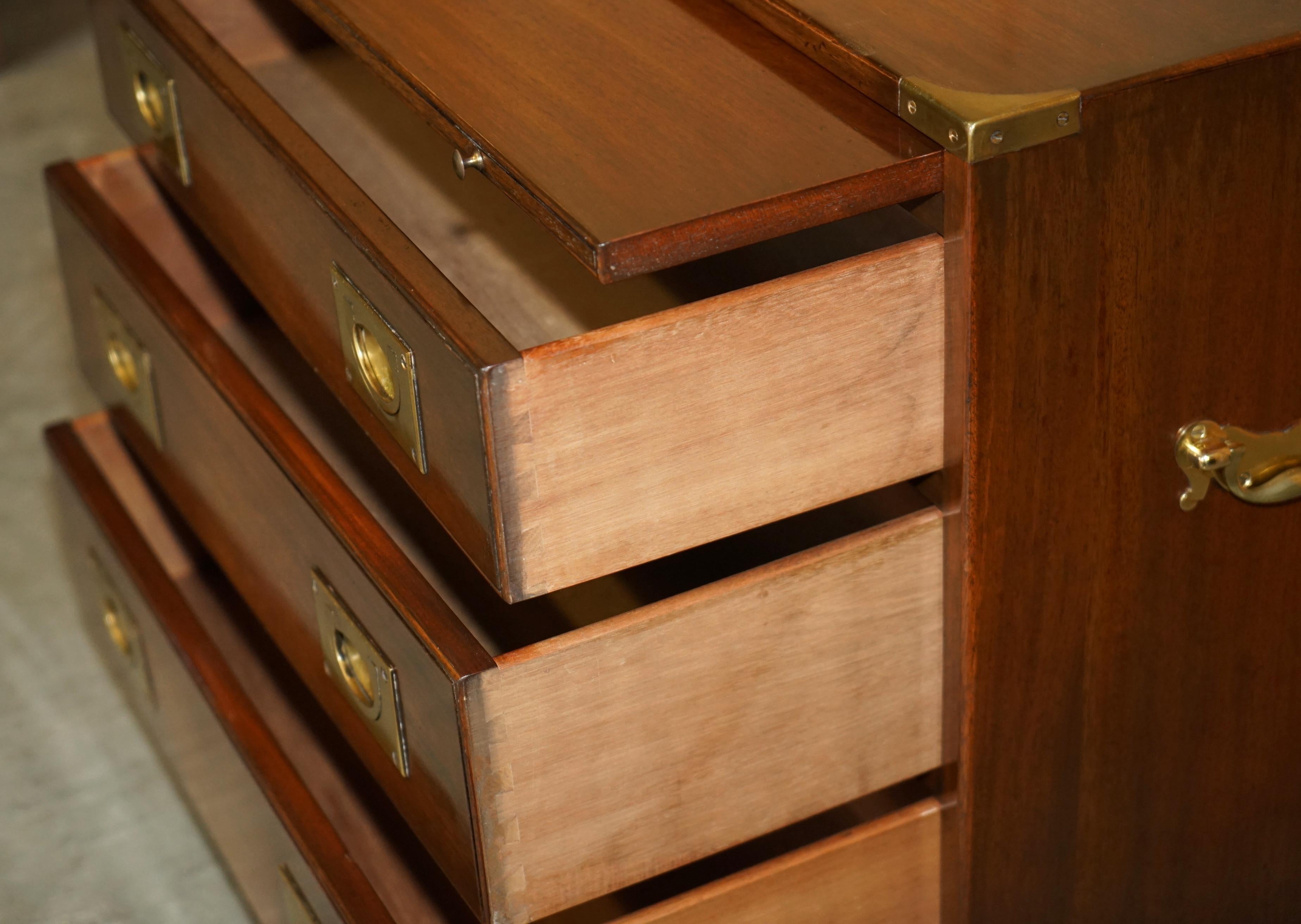 Harrods KENNEDY MILITARY CAMPAIGN SIDE END TABLE DRAWERS WiTH BUTLERS SLIP TRAY en vente 9