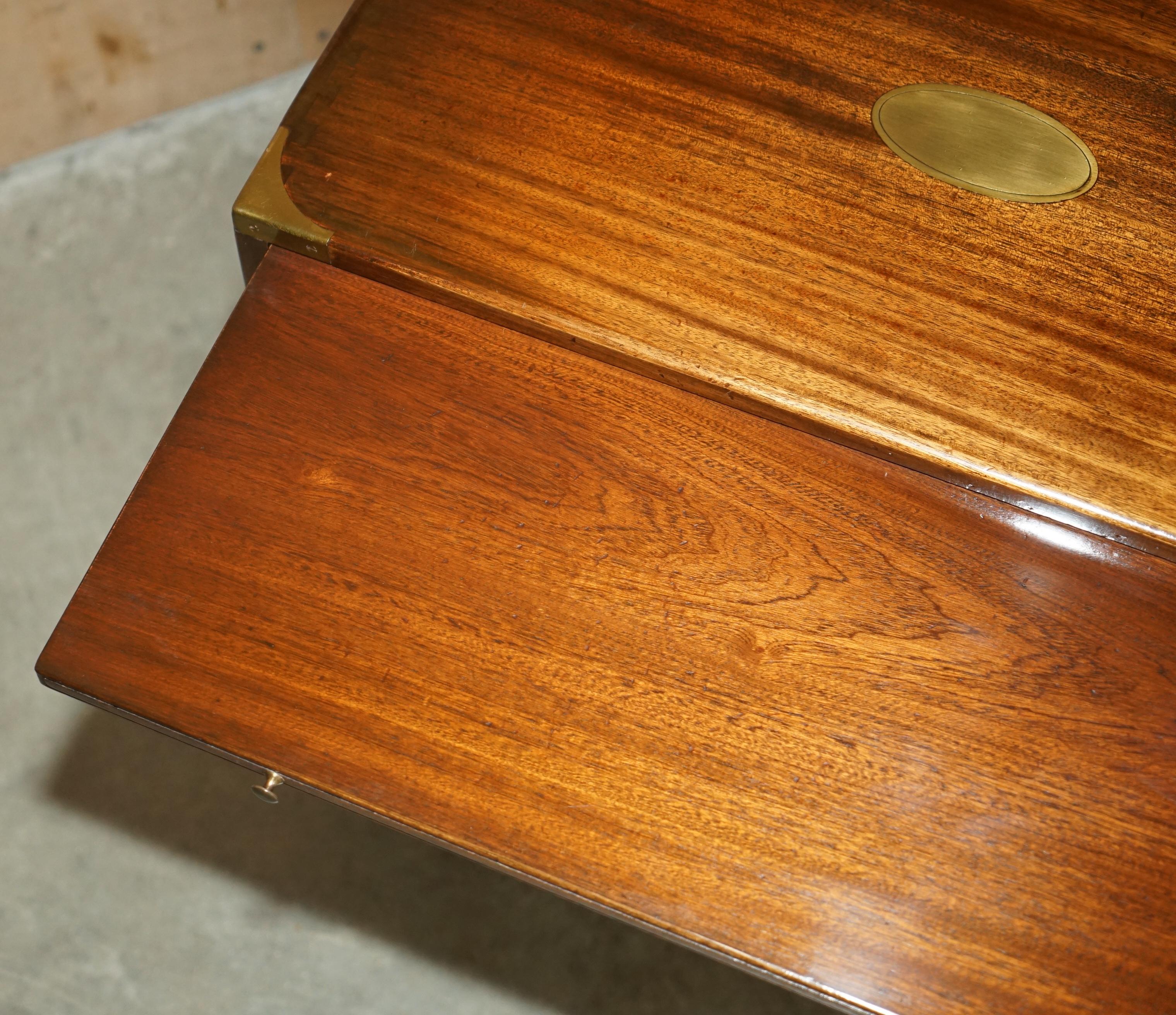 Harrods KENNEDY MILITARY CAMPAIGN SIDE END TABLE DRAWERS WiTH BUTLERS SLIP TRAY en vente 12