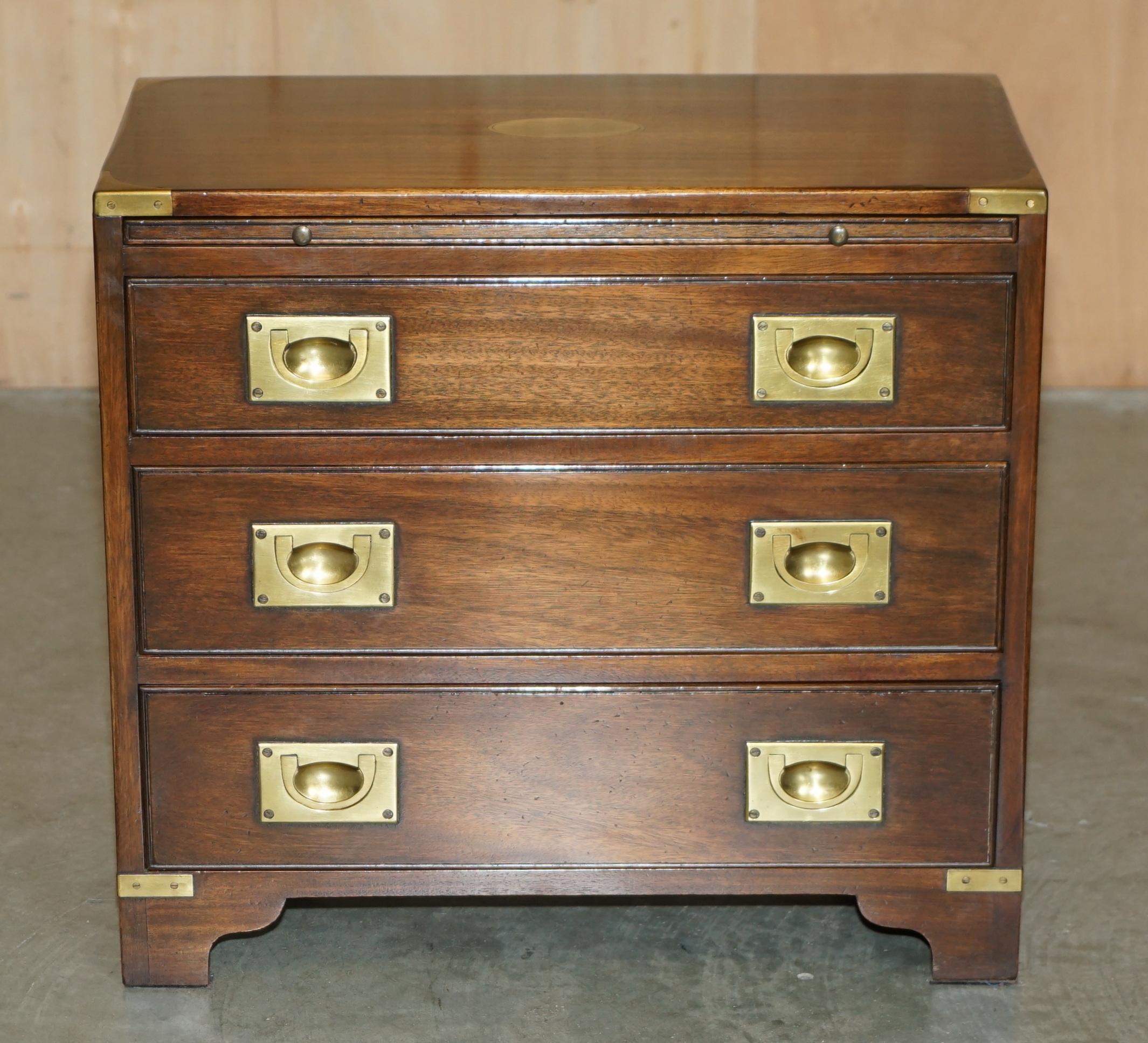 Campagne Harrods KENNEDY MILITARY CAMPAIGN SIDE END TABLE DRAWERS WiTH BUTLERS SLIP TRAY en vente